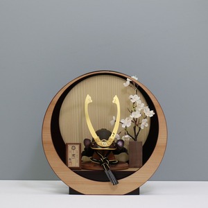 鈴甲子雄山 【Armadura 呂武 7号】 兜飾り 円形飾り 五月人形｜木製｜茶革｜和モダン｜コンパクト