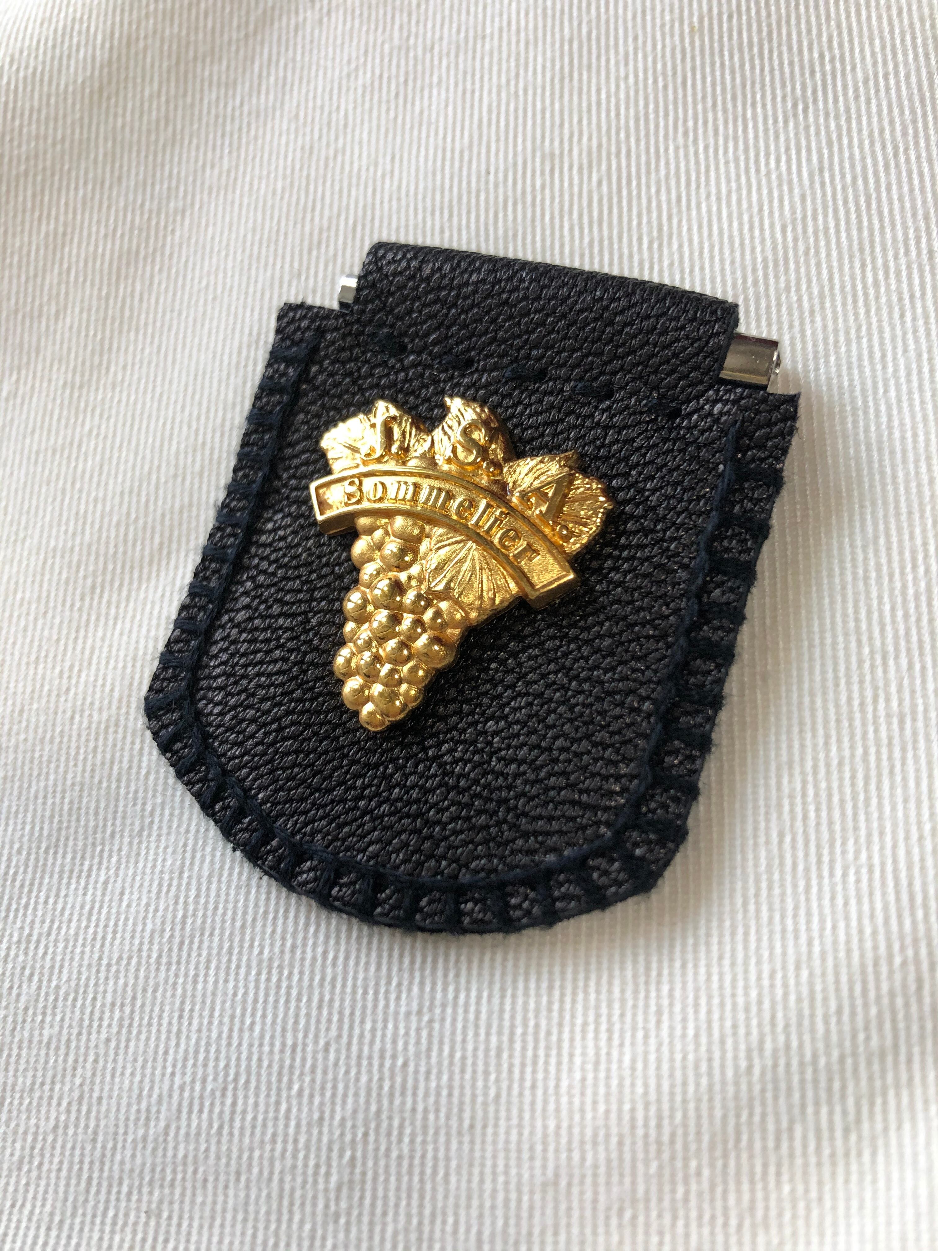 新式タイタック ブラック革 ソムリエバッジ用台布tomolether