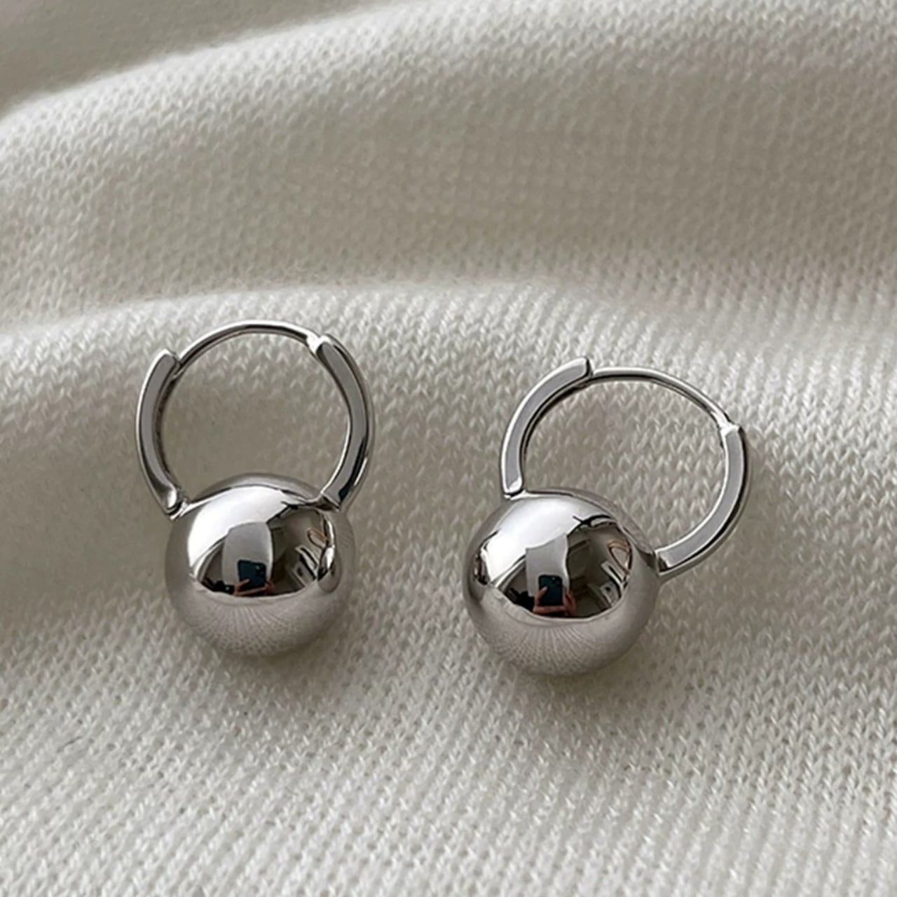 Ball Motif Hoop Pierce 01458