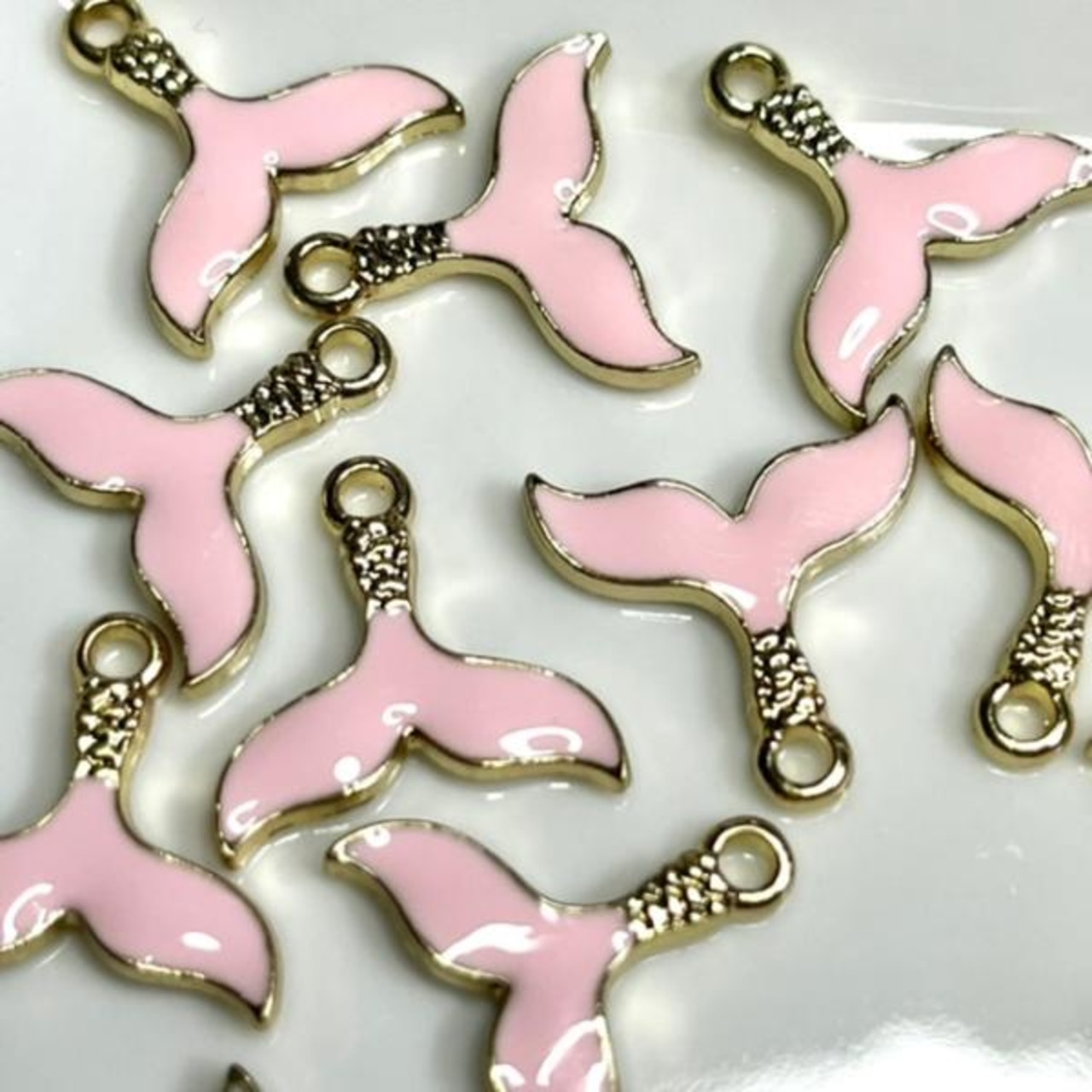 ホエールテールエナメルチャームV