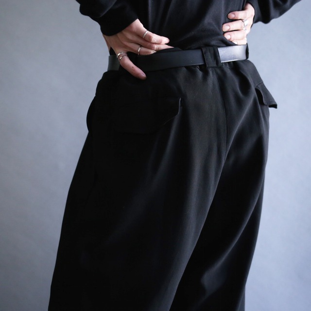 2-tuck tapered silhouette black wide wool slacks