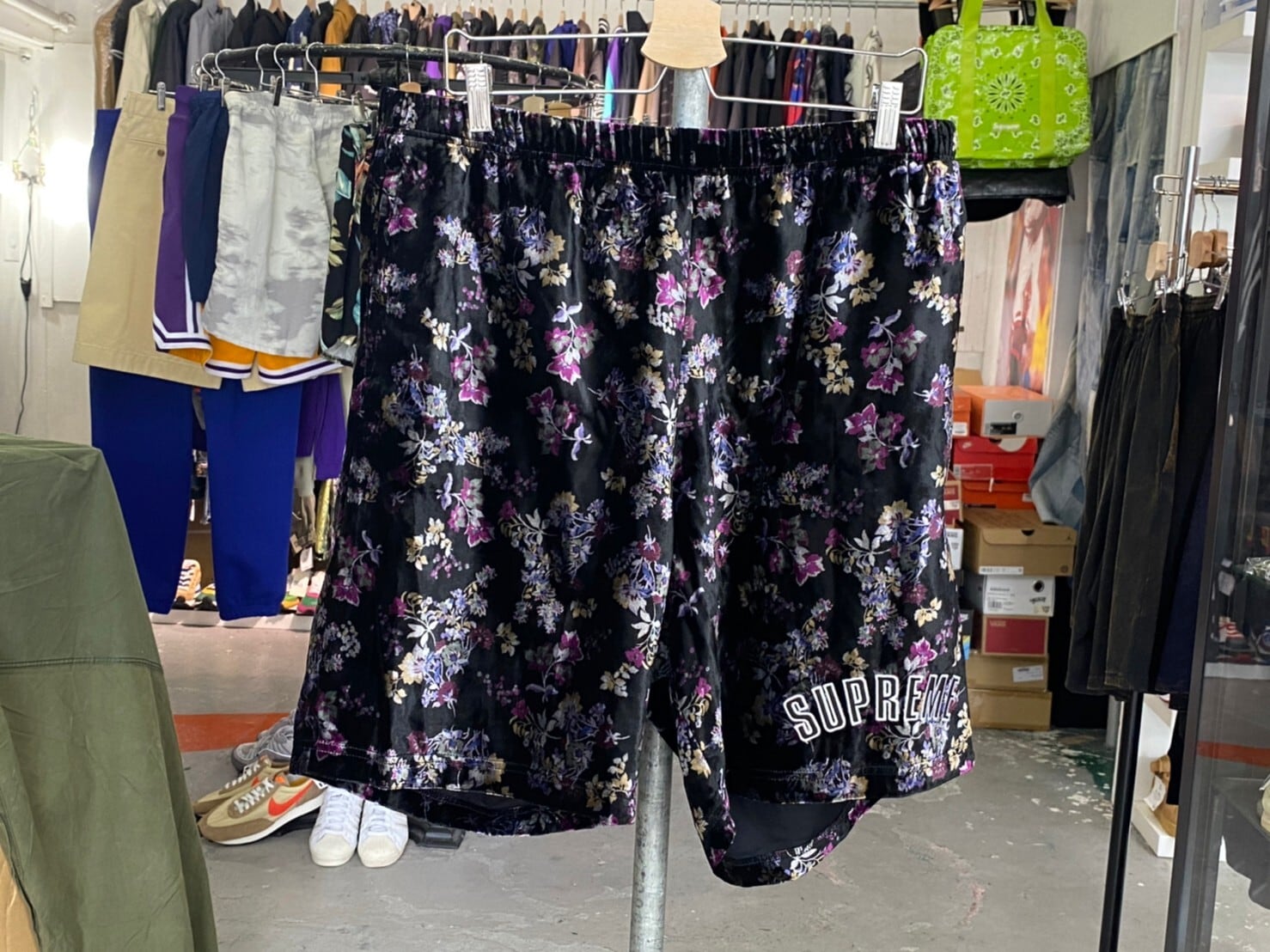 Supreme FLORAL VELOUR SHORT BLACK LARGE 17656 | BRAND BUYERS OSAKA 