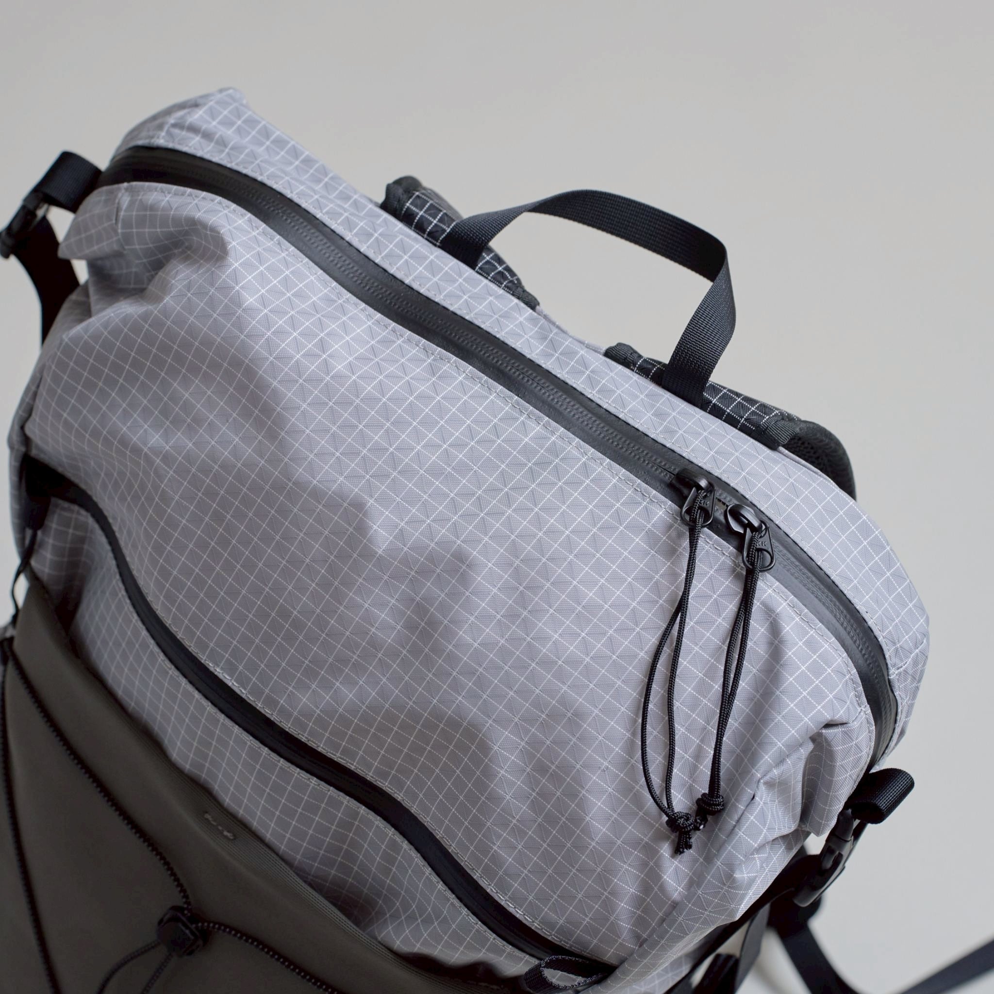 holo / Puff 18L (隙のないアクセス容易なULバックパック） | NEOALPS