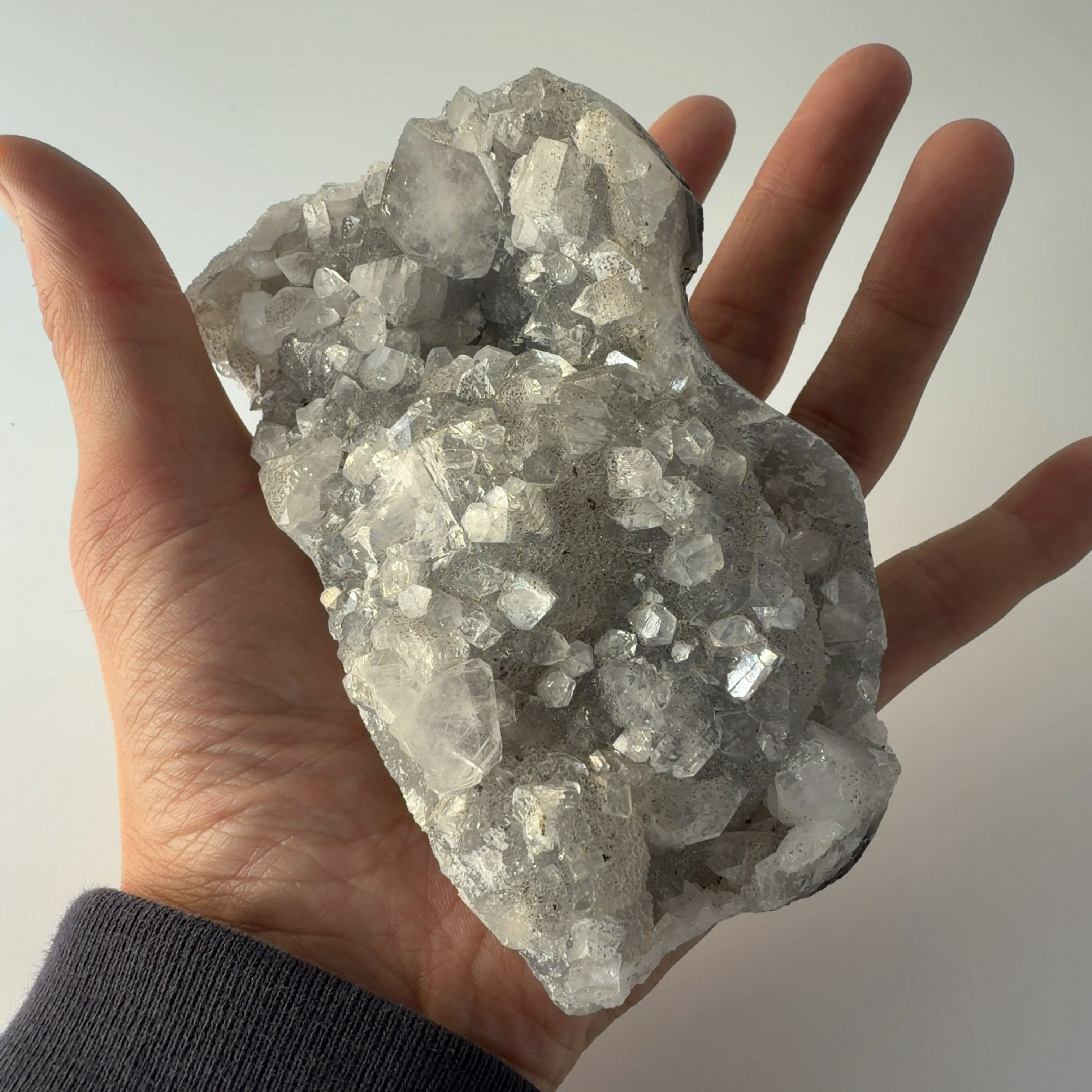 インド・ジャルガオン産アポフィライト原石（蛍光） 22.8g