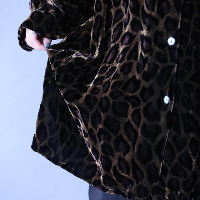 "DENIM&Co" leopard pattern XX over silhouette velours shirt