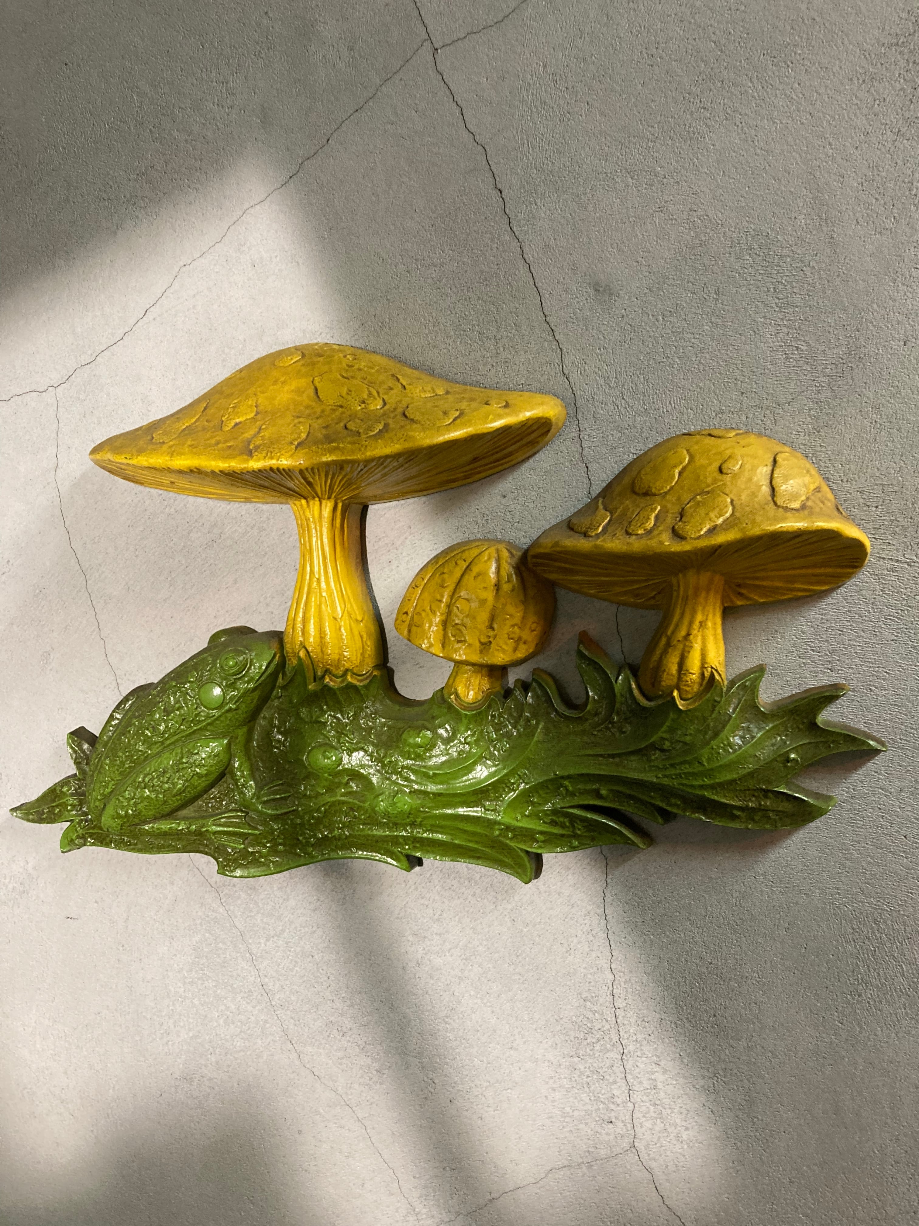 70s MUSHROOM WALL DECOR  (beady antiques)