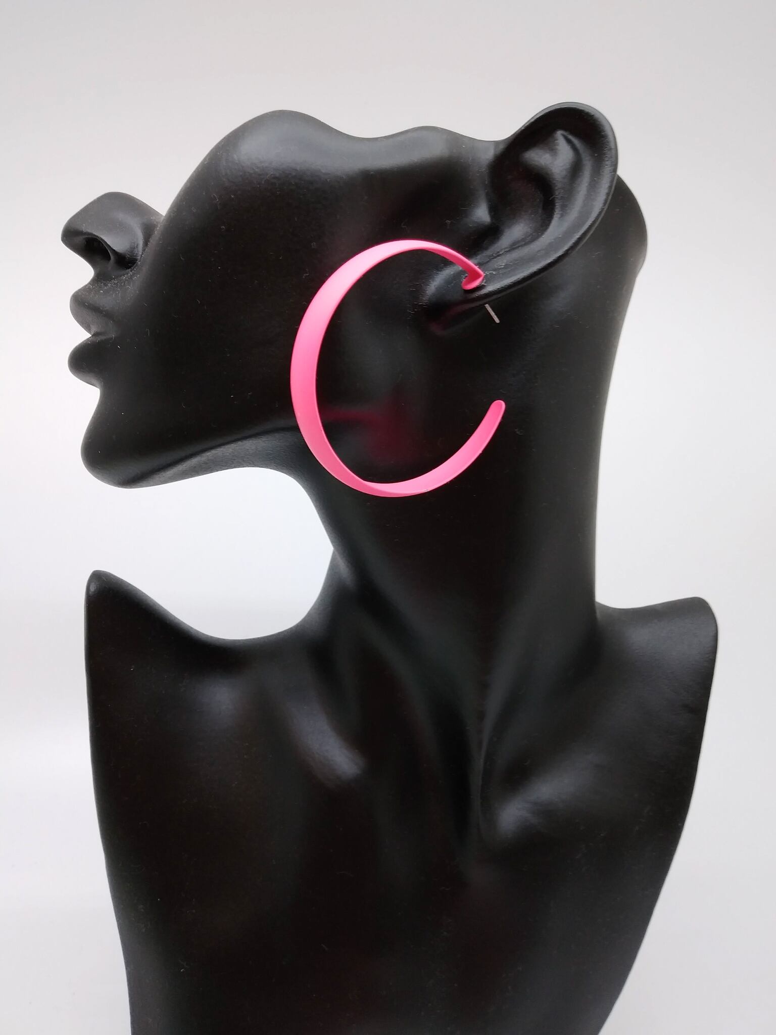 幅広フープピアス ネオンピンク ネオンカラー 蛍光 イベント ダンス 発表会 派手 カラフル 個性派 アクセサリー 明るい ハッピー 原宿系