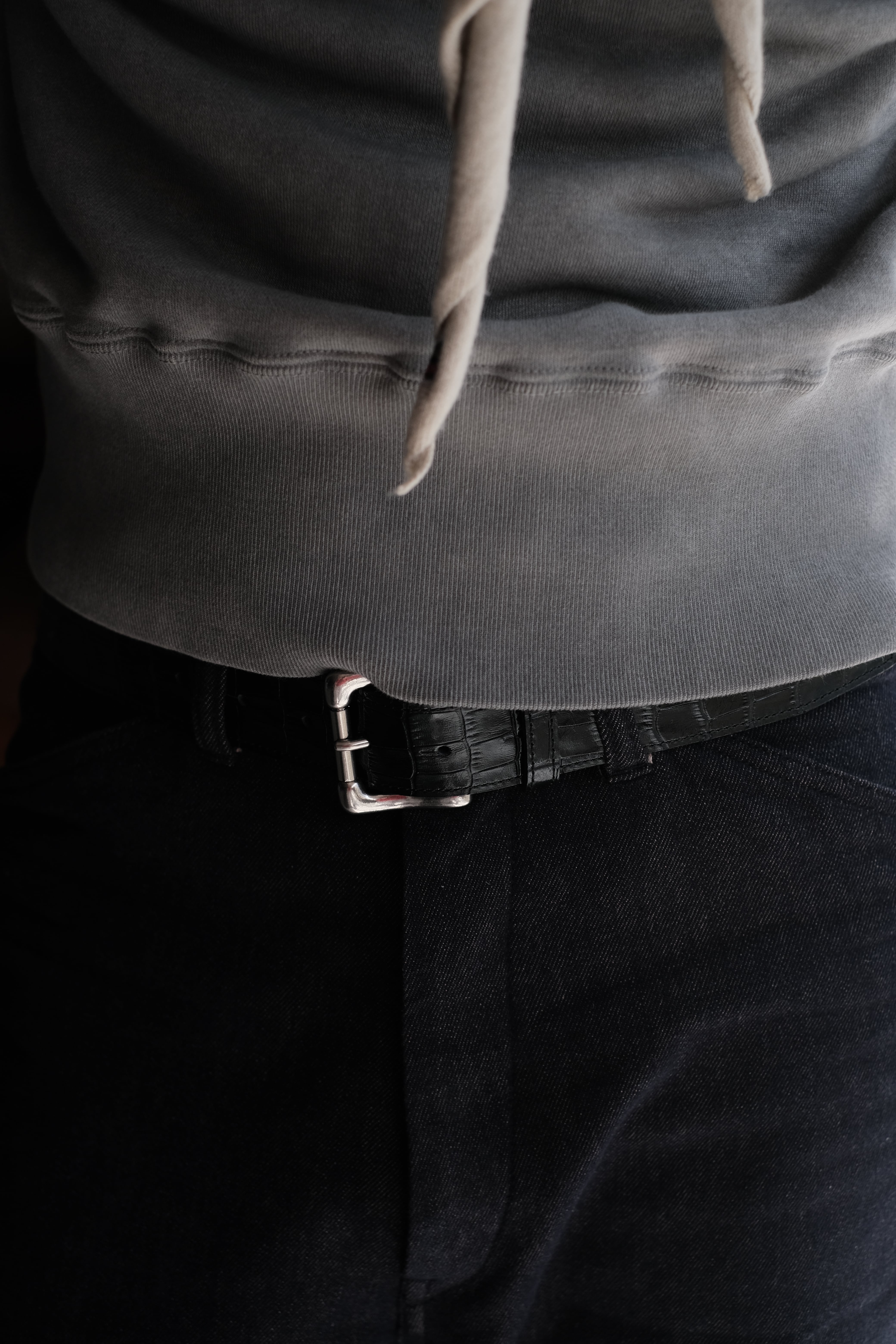 OMAR AFRIDI / EMBOSSED CROCODILE BELT | LIVING