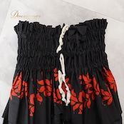 フラダンス 衣装 パウスカート ブラック系 ティアレ柄 ダンサー柄 踊り子 黒 赤 ハワイアンプリント アロハ フラ ダンス レッスン 練習 シングル スカート フレア 華やか 鮮やか かわいい おしゃれ 大人っぽい レッド系 フラダンス衣装 アロハスカート フレアスカート ティアレ 踊り