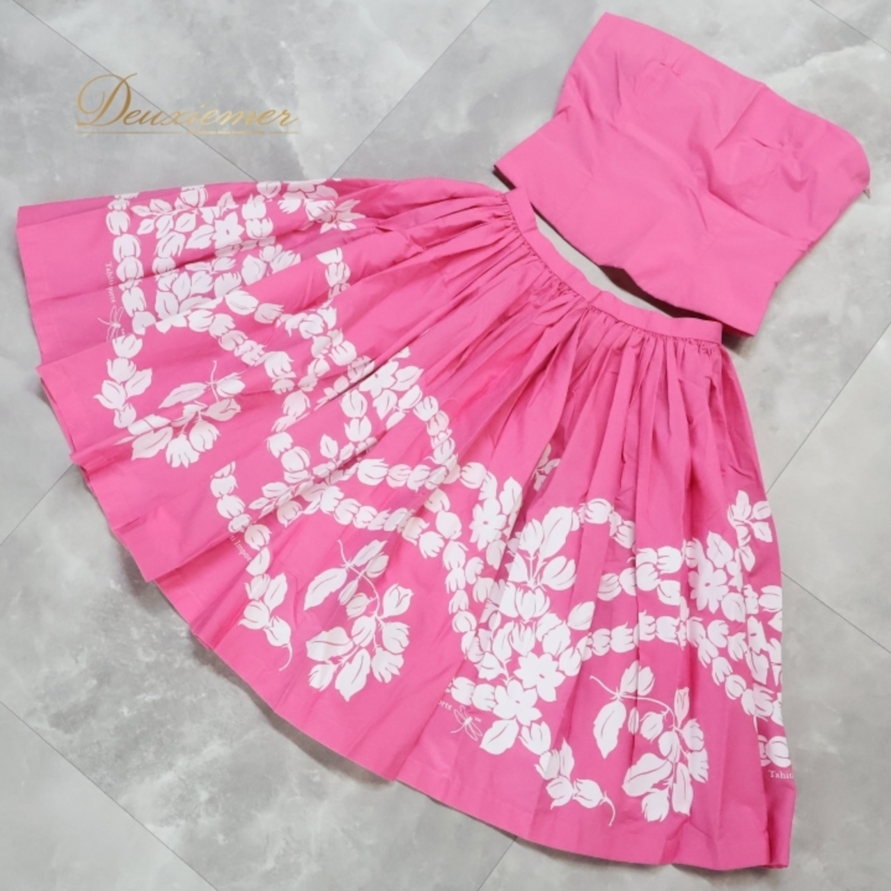 フラダンス 衣装 ツーピース セットアップ 上下セット タヒチインポーツ ピンク系 TAHITI IMPORTS チューブトップ 花柄 かわいい 華やか 鮮やか 明るい 白 ハワイアン アロハ ハワイアンプリント フラ ダンス レッスン 練習