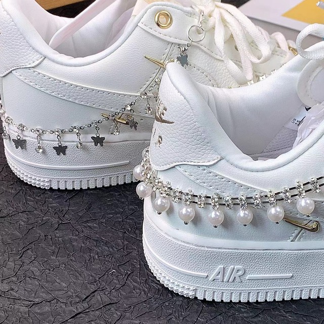 sneakers decorated charm m0407