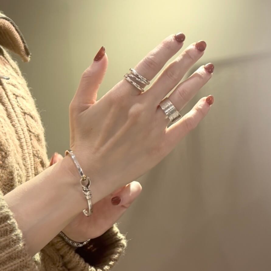 TIFFANY&CO.】2094 フックバングル／シルバー925×K18YG／洗練のコンビ