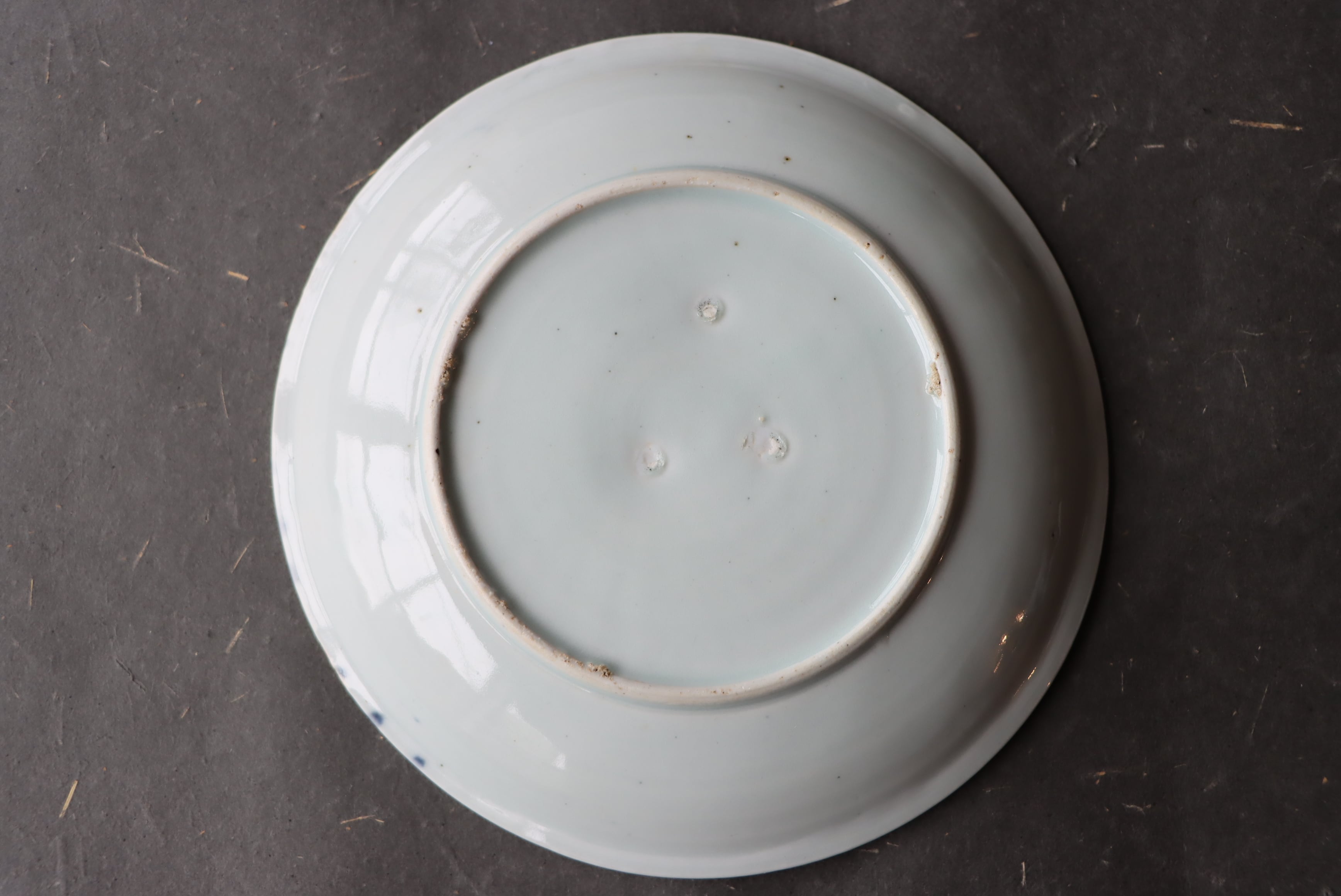 古伊万里 染付 波濤白抜き花文 中皿 七寸/Old Imari medium size plate