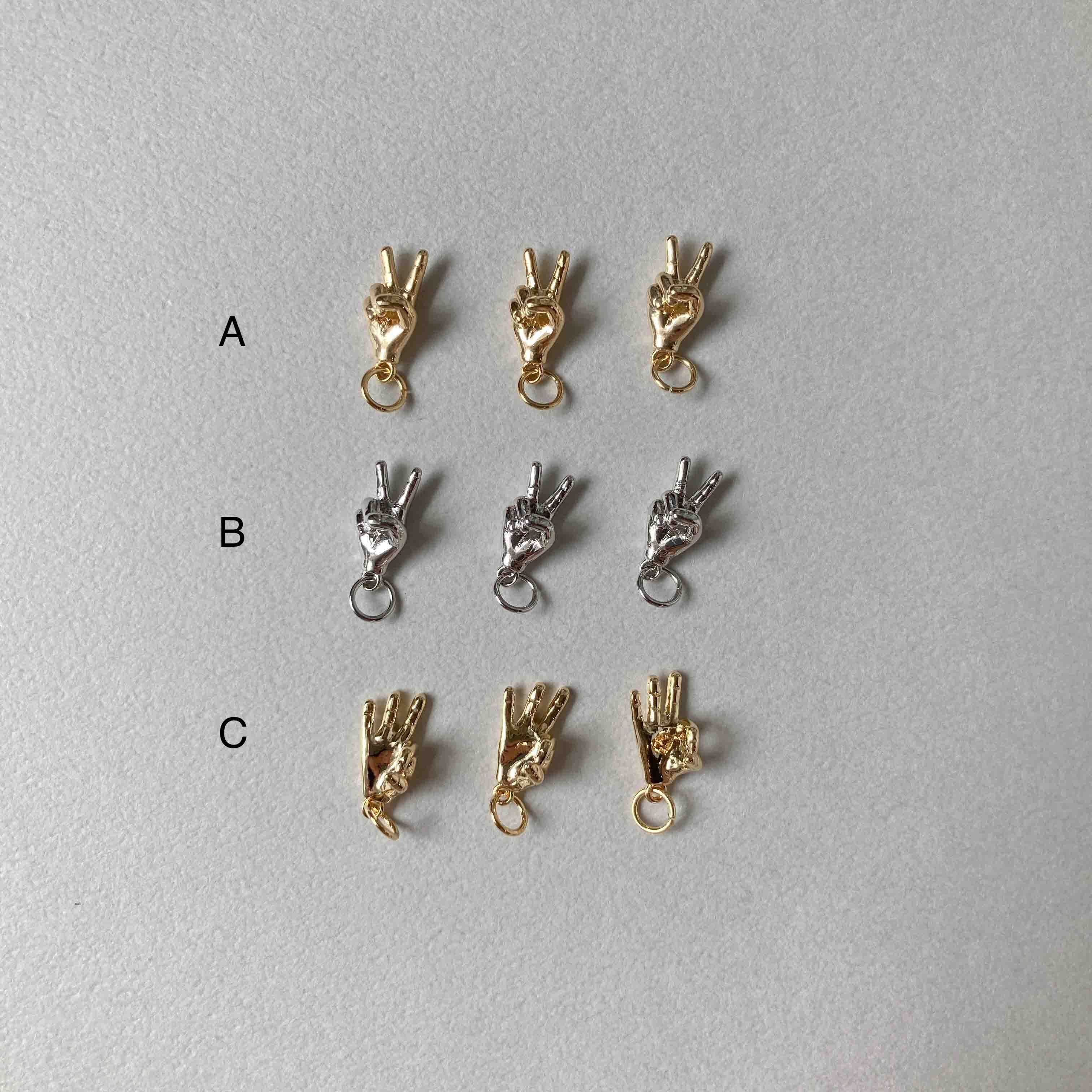 再入荷〉ハンドサインモチーフのメタルチャーム | Dua-アクセサリー