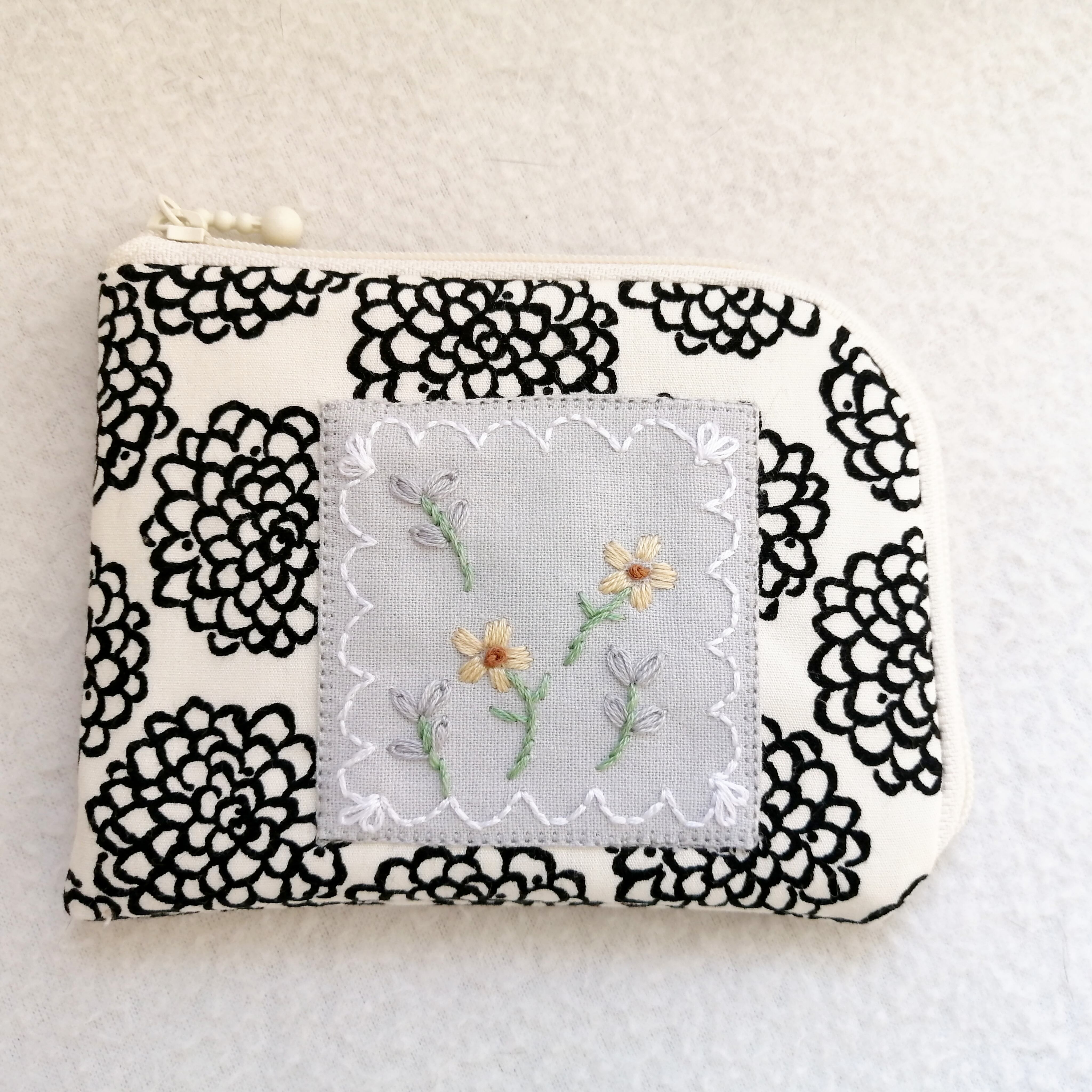 L字ファスナーミニ財布 お花の額刺繍 アイボリー