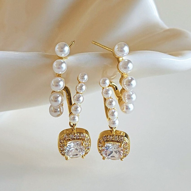 Zircon charm pearl pierce　B611
