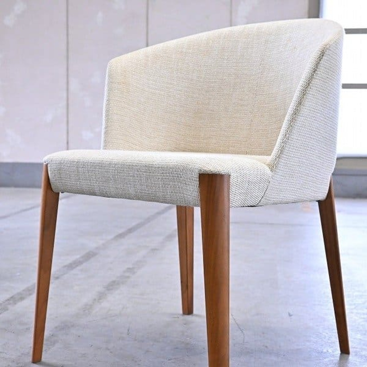 arflex 12万「フルーテ」ダイニングチェアd ウォールナット材 アーム 食卓 モダン イタリア 椅子 モダン FLUTE アルフレックス【中古家具/中古インテリア/USED家具ユーズド家具/リサイクル】