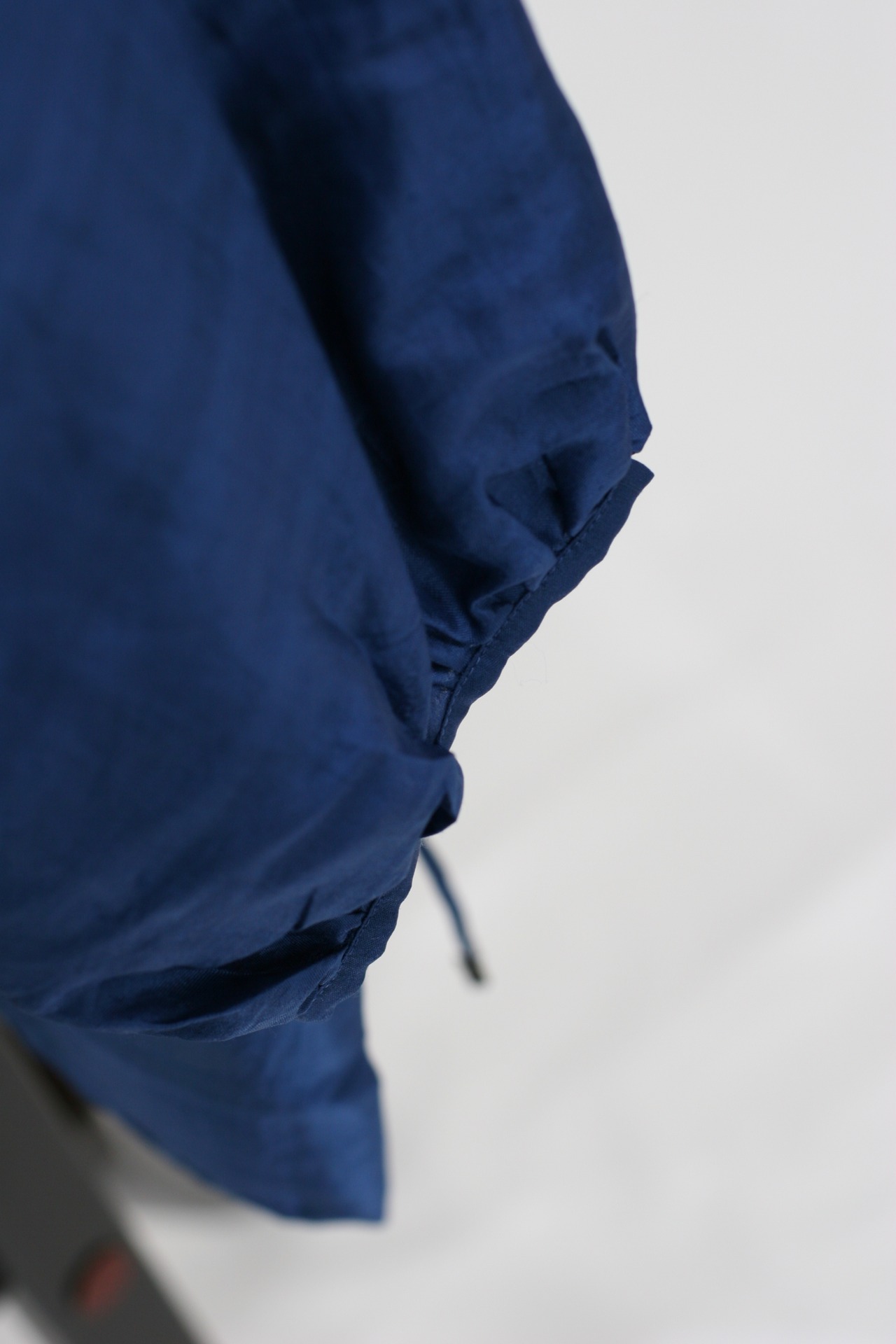 【BUNON】BACK BUTTON BLOUSE / Musk Blue（BN2004）