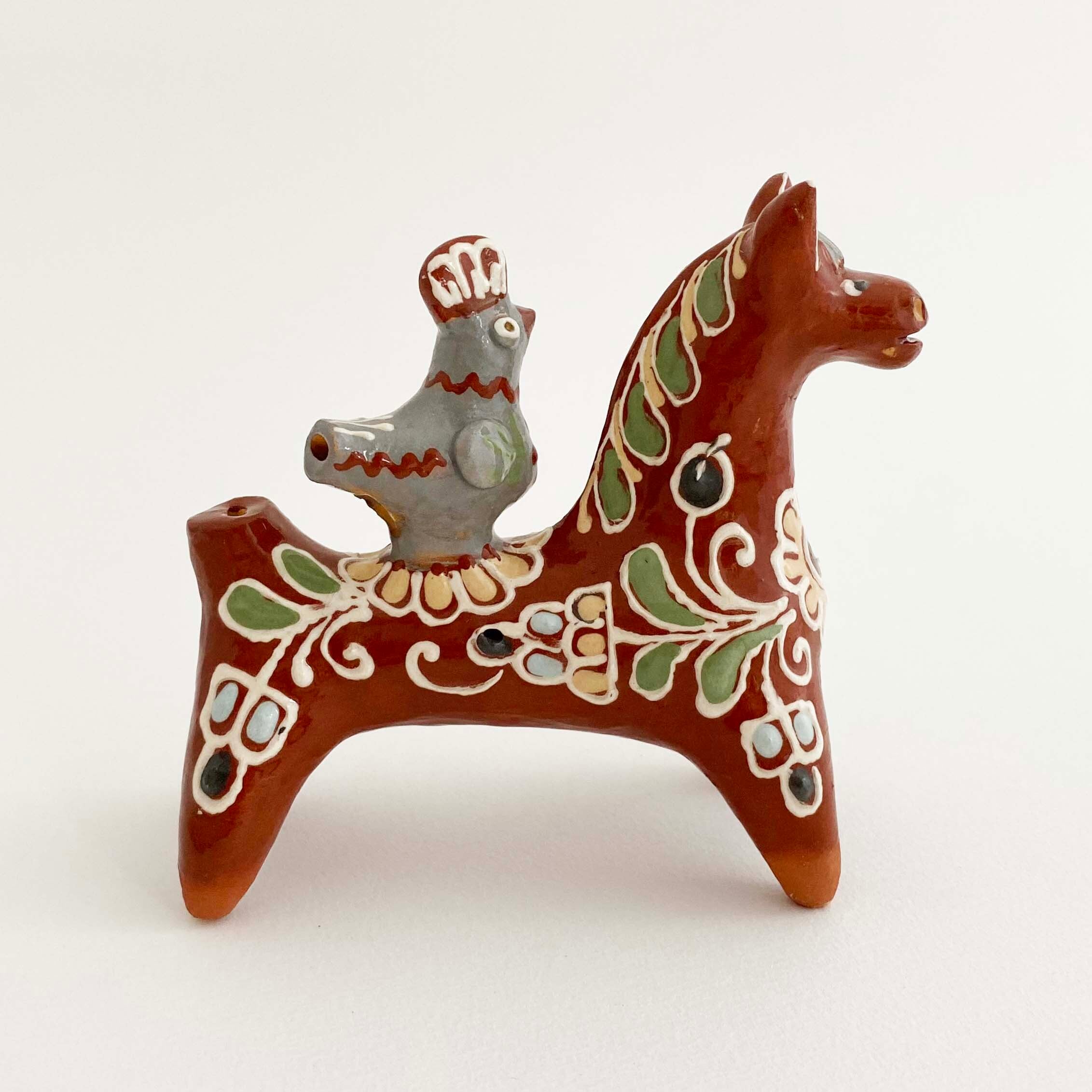 ウクライナ産  オピシュニャ土人形（馬と鶏 / 灰色の鶏）