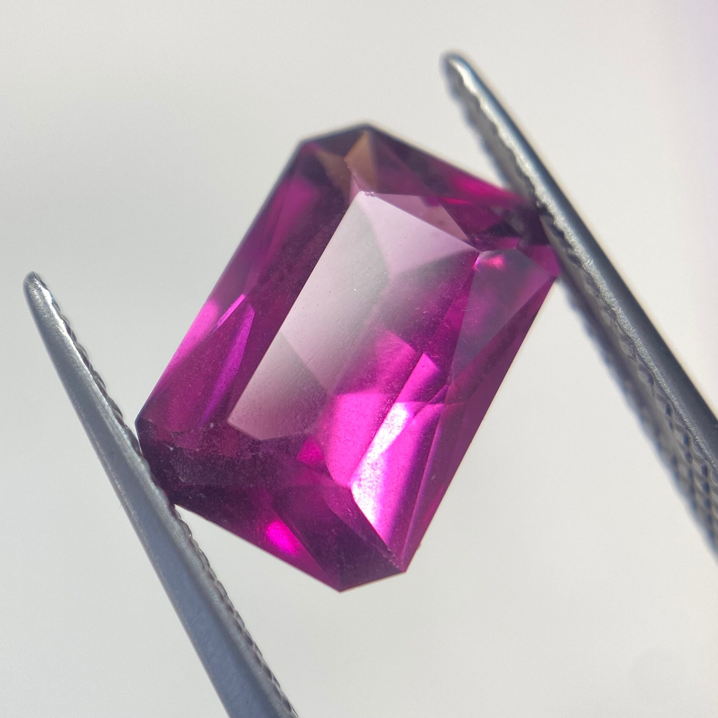 クラシックなロードライトガーネット