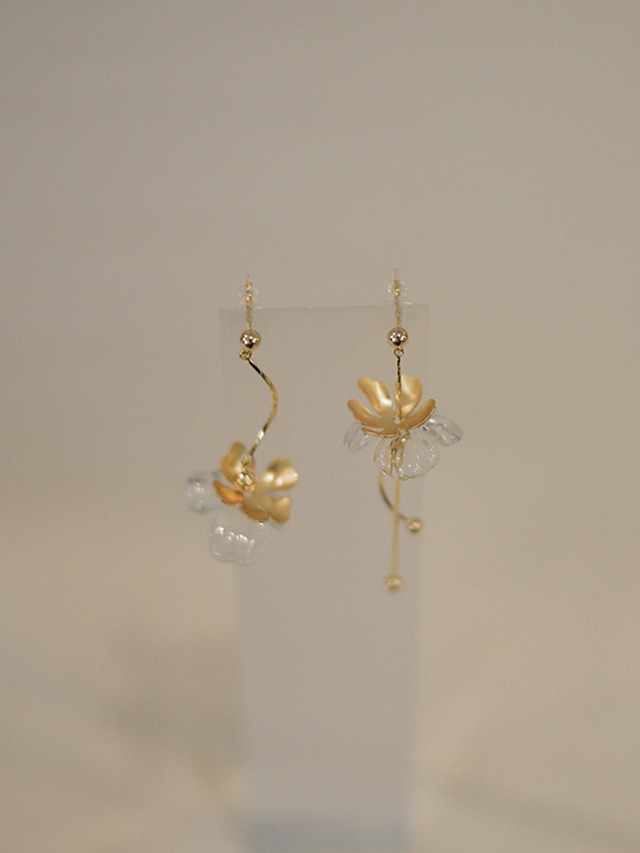 Flower Motif Long Pierced Earrings / GOLD