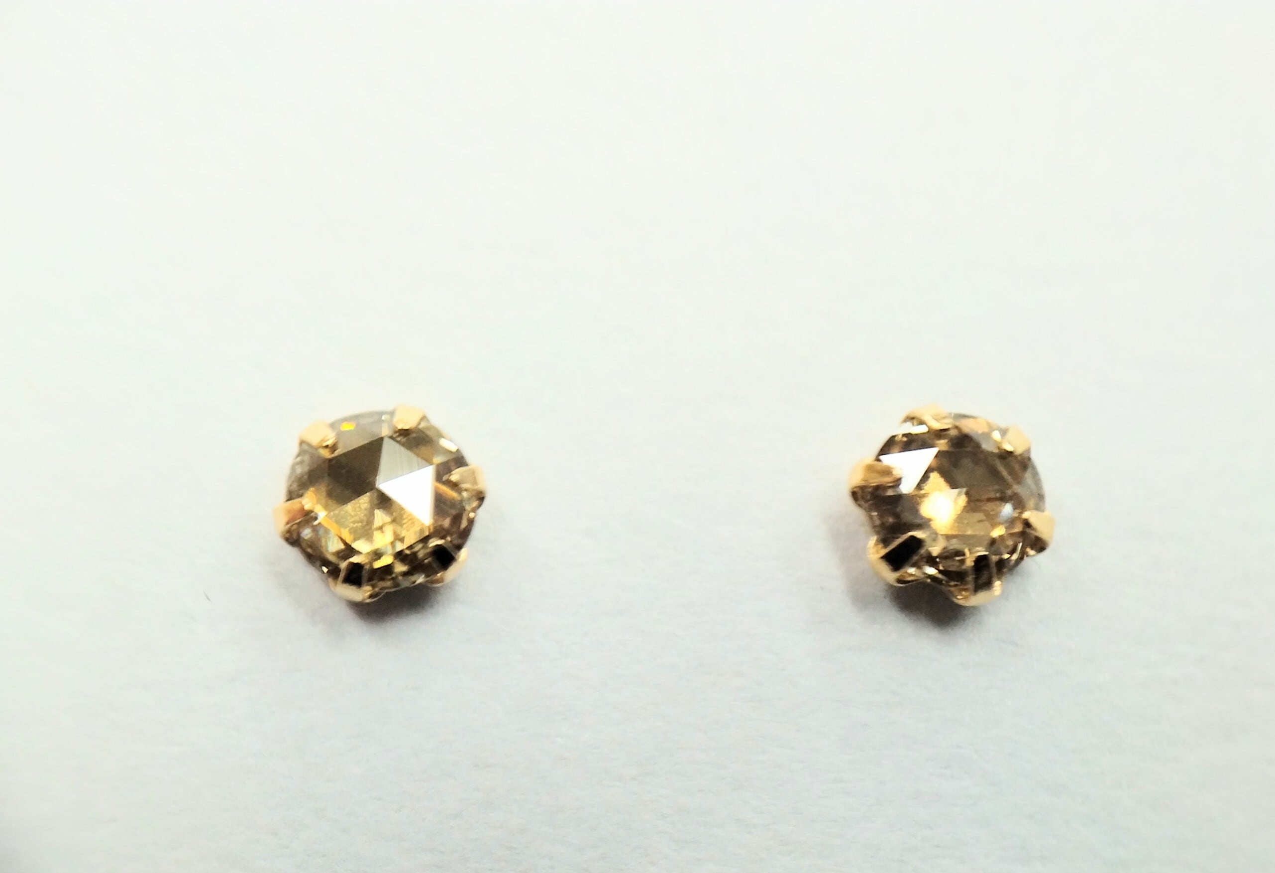 選べる地金』Pt900/K18 ブラウンダイヤ ピアス 0.15-0.15ct | KOHOSHOKAI