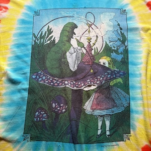 “Alice in Wonderland” tie dye print tee