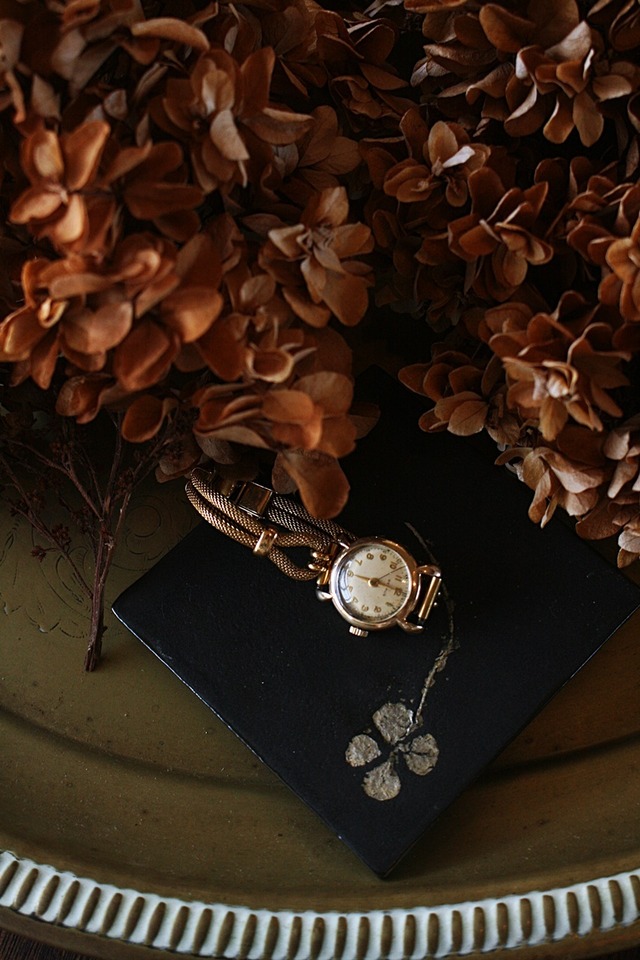 幸せを願う四つ葉プレート・黒　