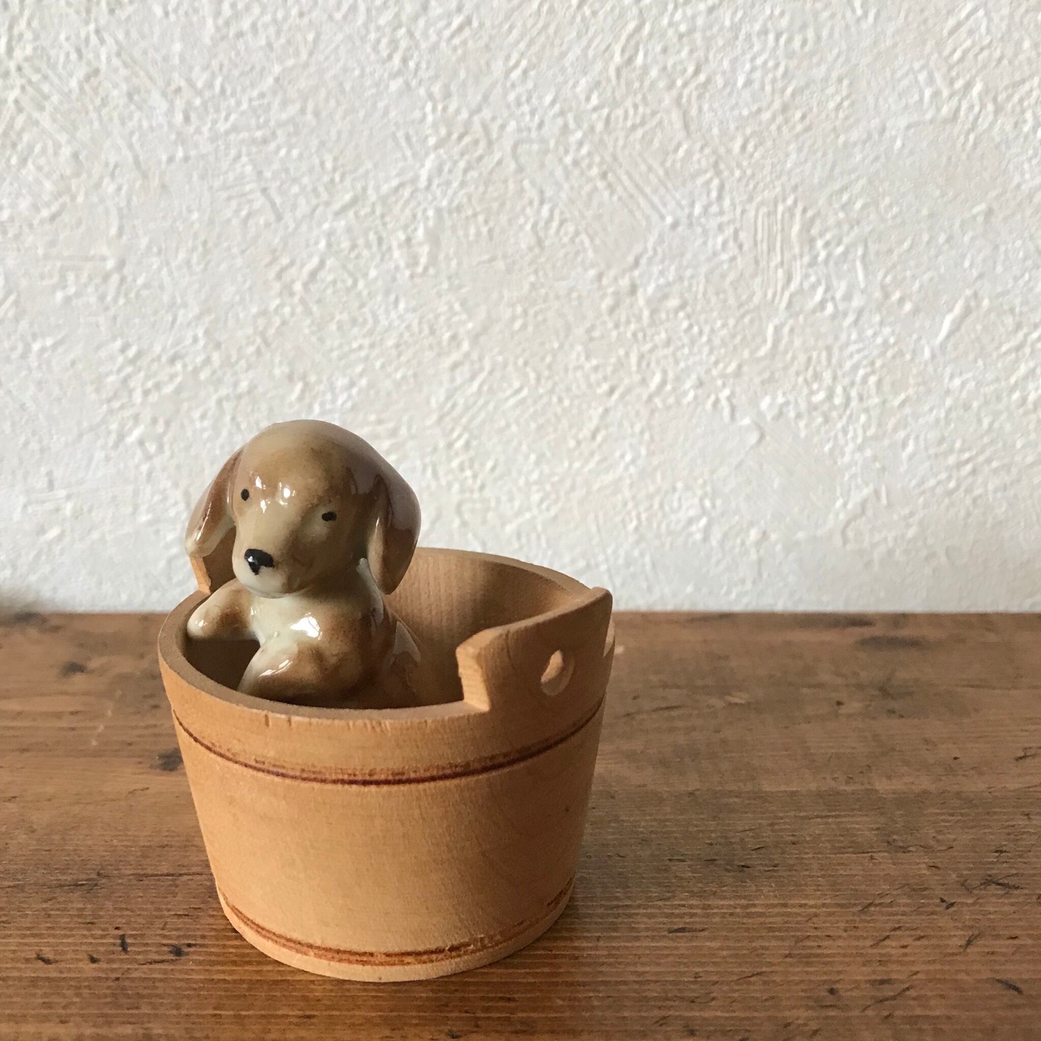 犬と木の入れ物