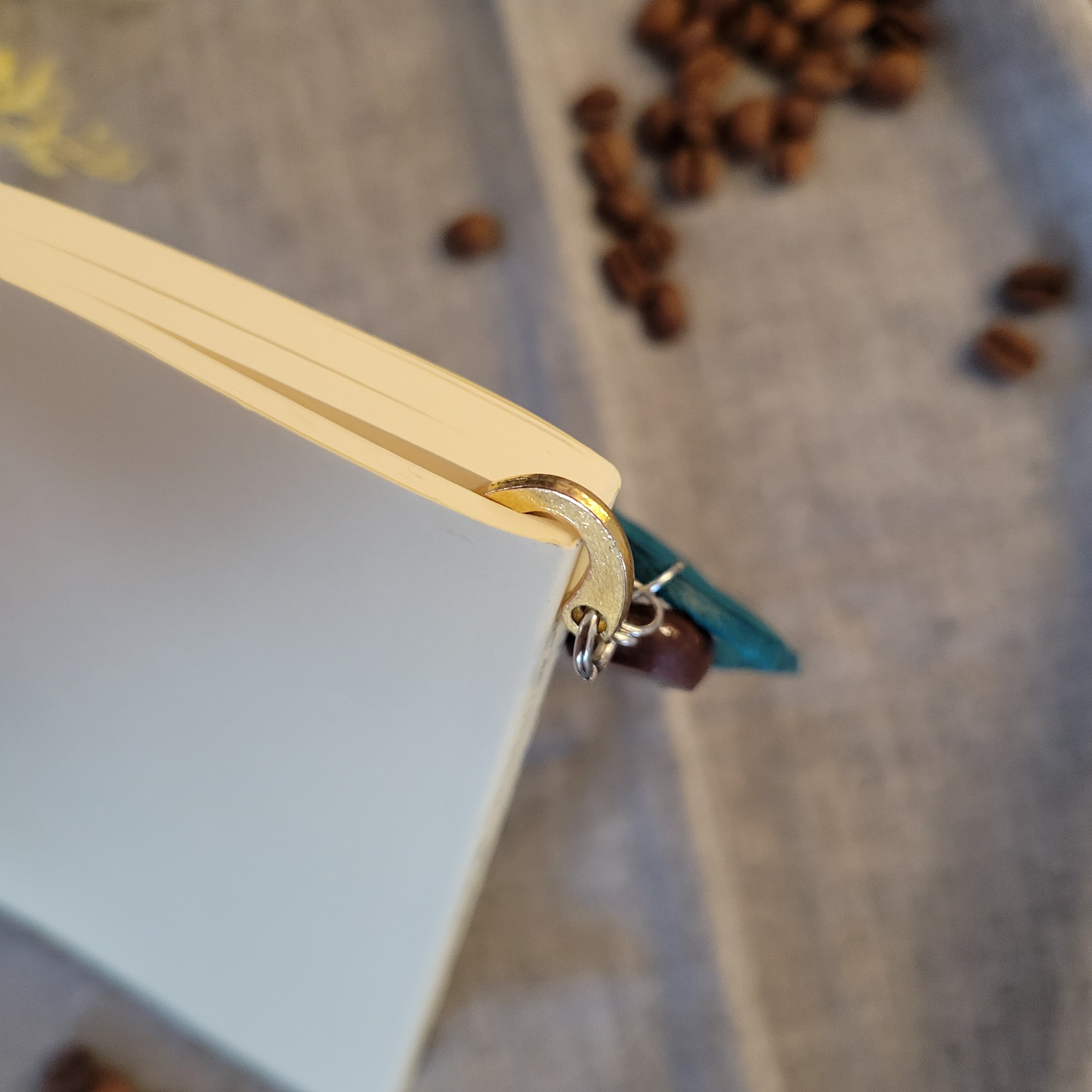 ブックマーカー しおり 牛本革 コーヒー豆チャーム付き | 珈琲豆工房