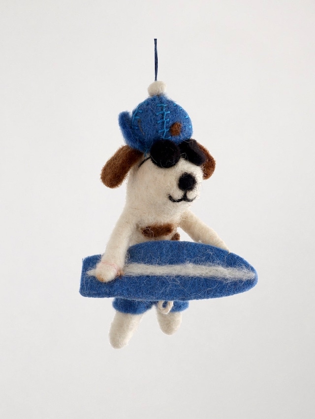 「波乗りサーファー犬」  フェルトオーナメント / "Wave Riding Surfer Dog" Handmade Felt Hanging Decoration