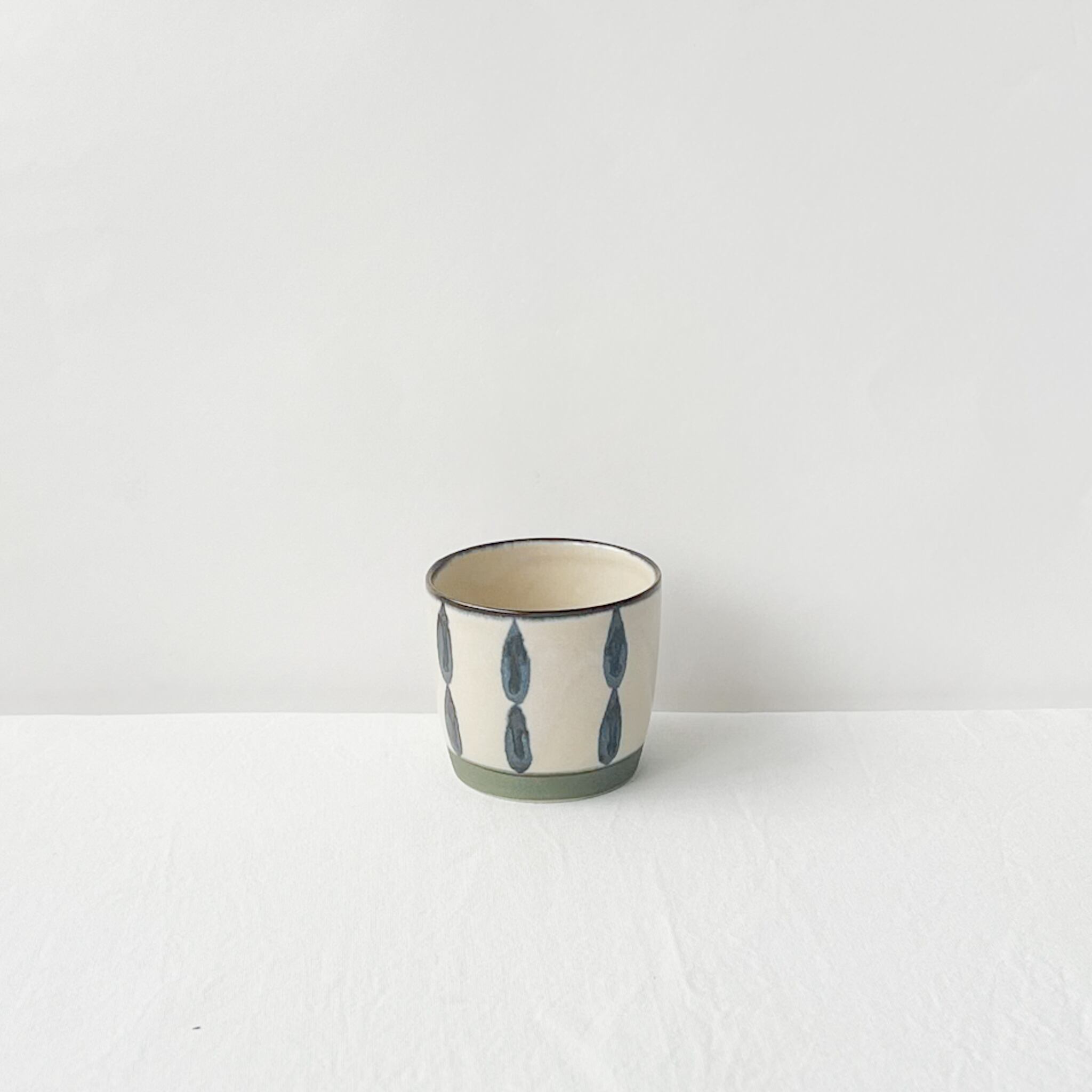 しずくの湯呑み