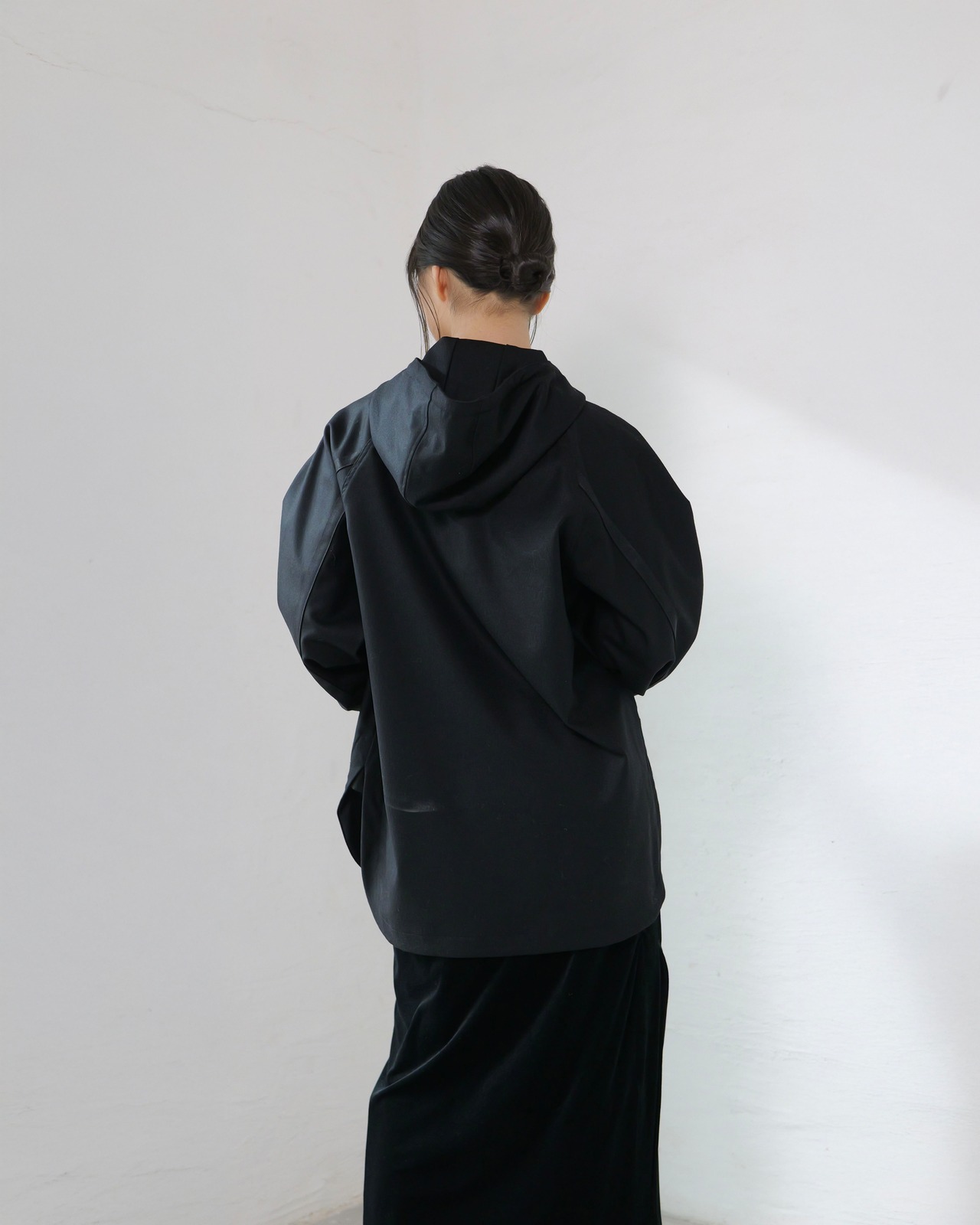 FOURAM - WOOL ANORAK HOODIE ：Black｜ウール／ワッシャー加工／マットフェイス