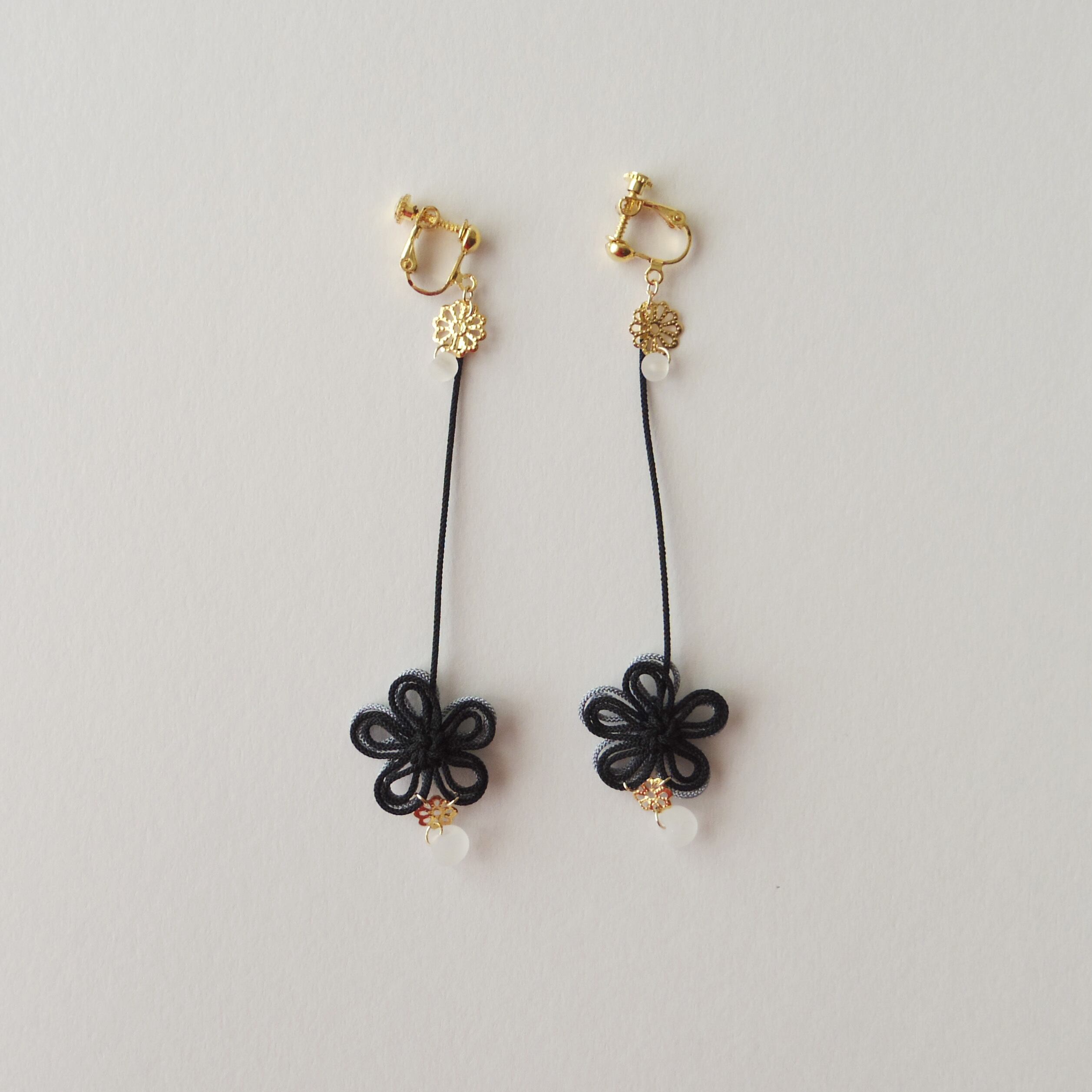 【新作】ピアス「囁ふくら」(黒×グレー)