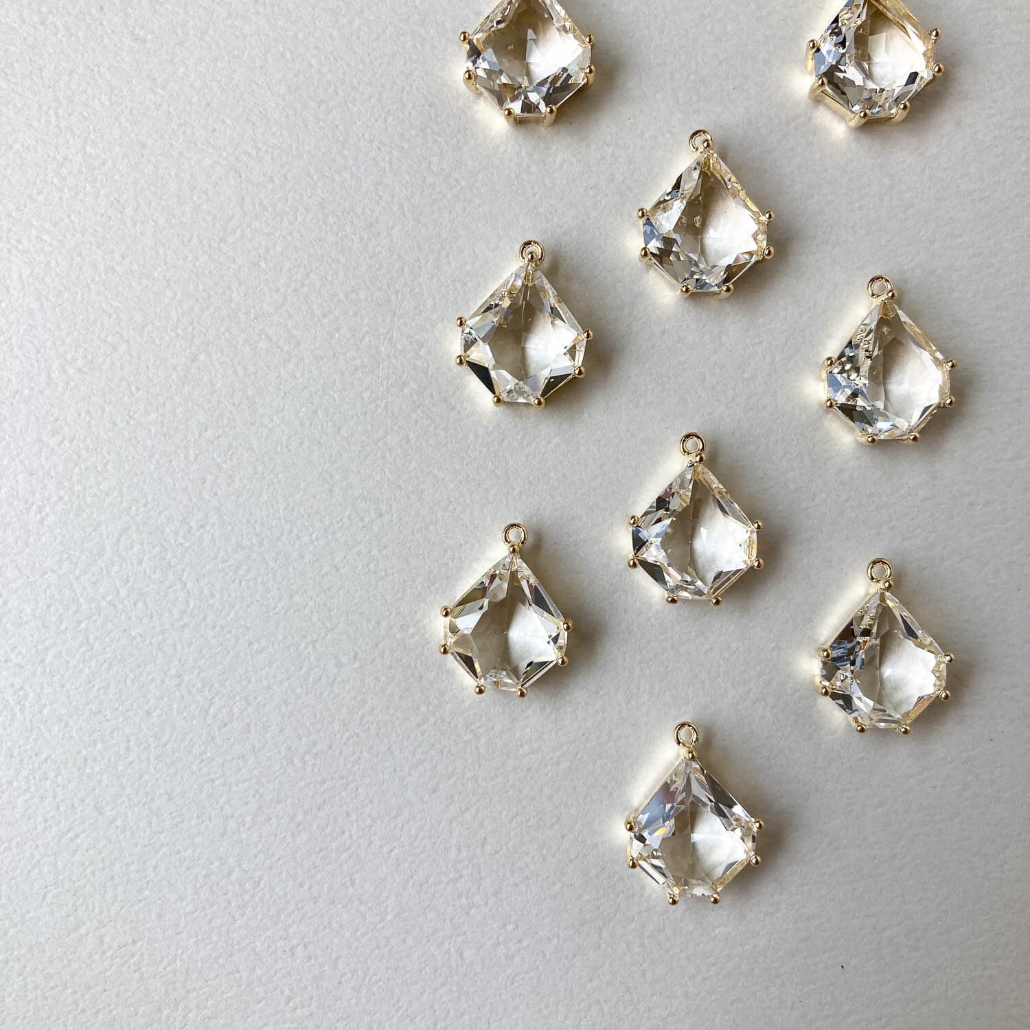 再入荷〉しずく型八角形クリアビジューチャーム | Dua-アクセサリー