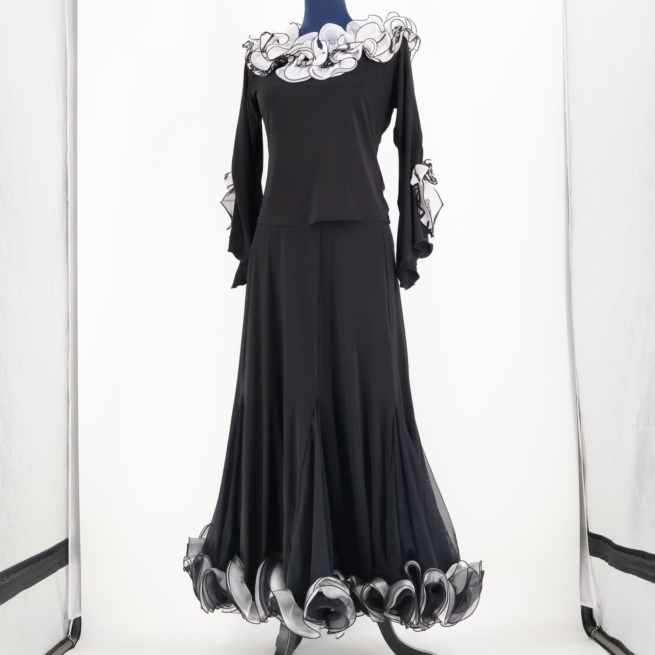 【美品 日本製 社交ダンス衣装】ブラック Gigot Prestage ジゴノンプレステージ 上下セット フリル レース パーティ 黒 練習着 フォーマル フリルデザイン エレガント 上下セット おしゃれ 伸縮性 背面ファスナー 11号サイズ L表記 華やか総丈 高品質 着心地 抜群 動きやすい