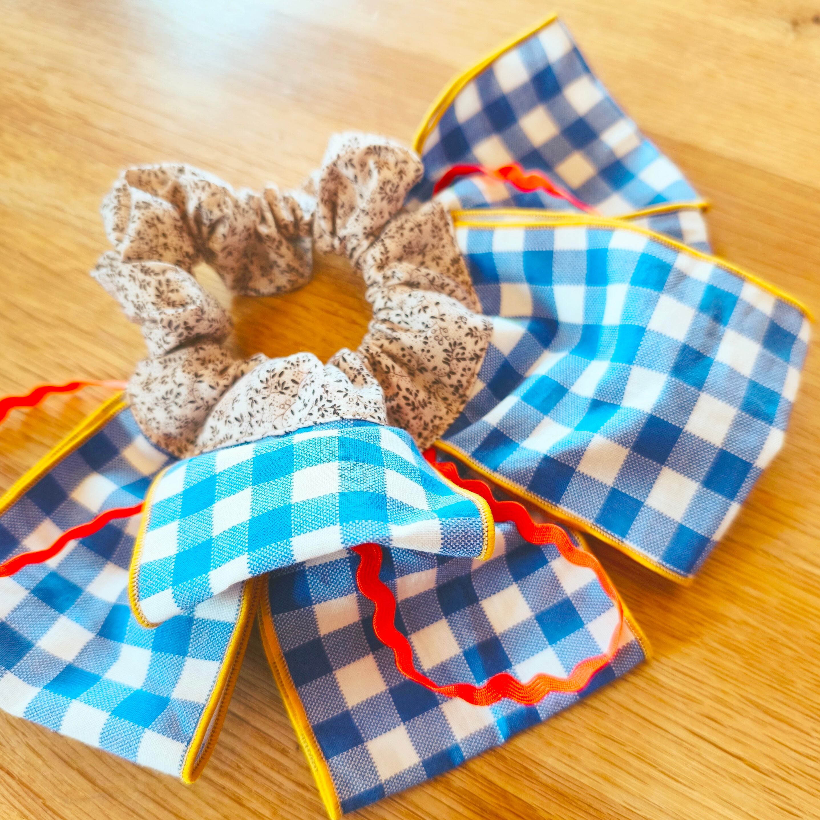 ギンガムチェック　フリルコップ入れ　ランチョンマット　ハンドメイド ギンガムチェック フリルコップ入れ ランチョンマット ハンドメイド