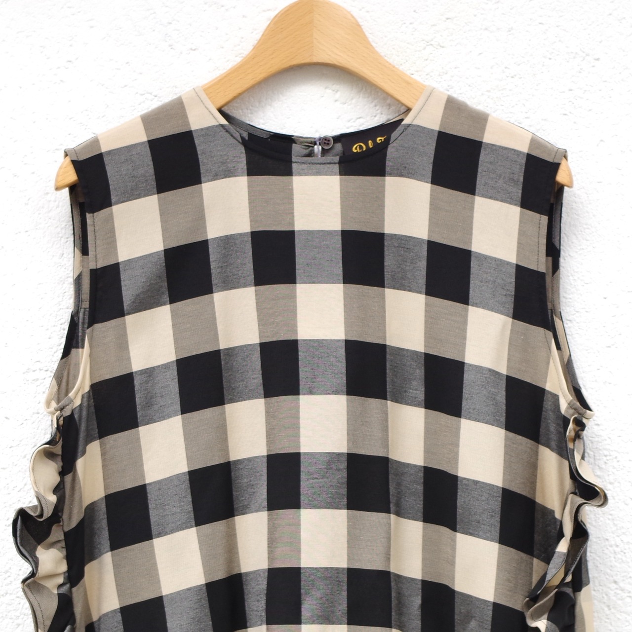 Pale Jute  Block check no-sleeve blouse
