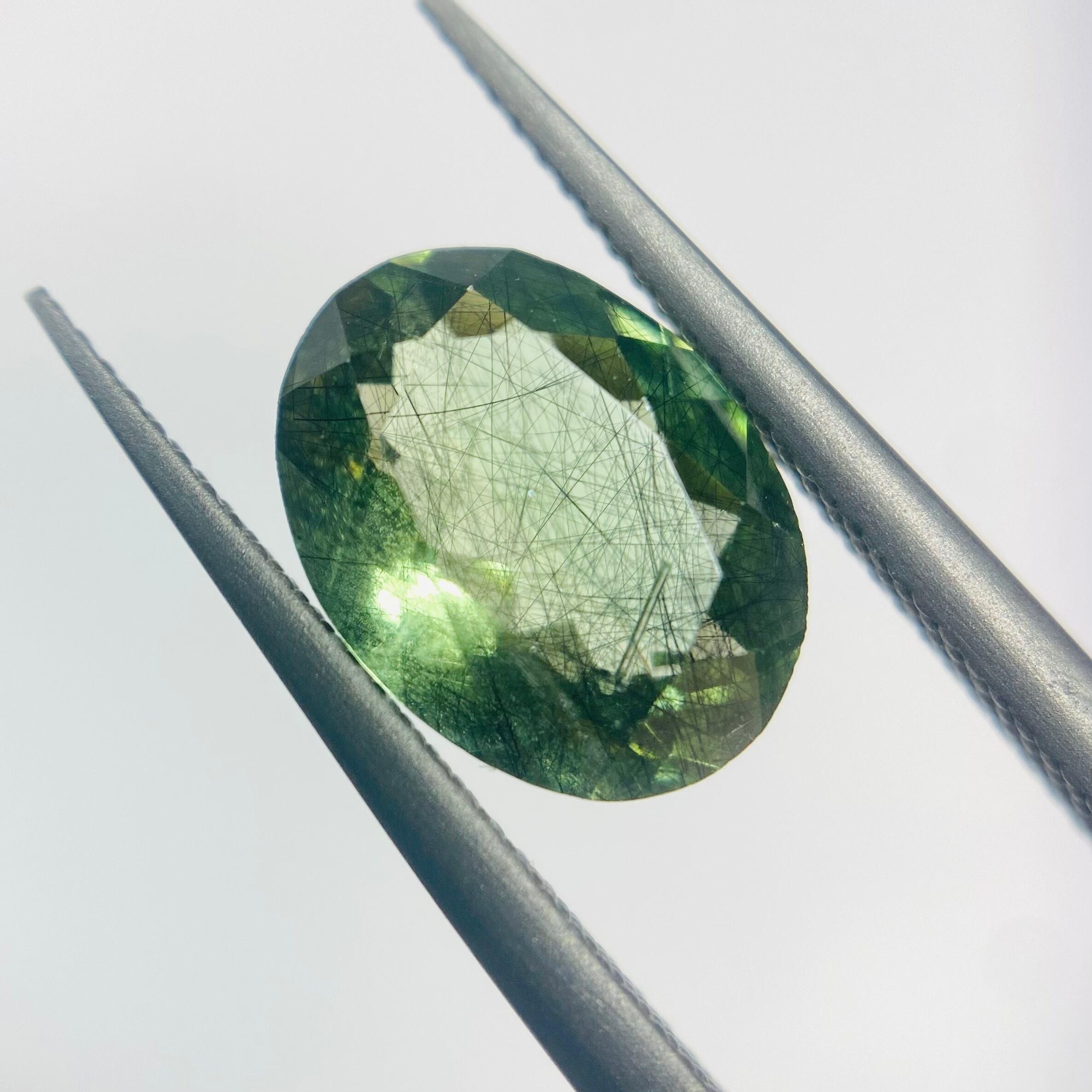 大人ダークな癒しのグリーン　ルドウィジャイトインペリドット