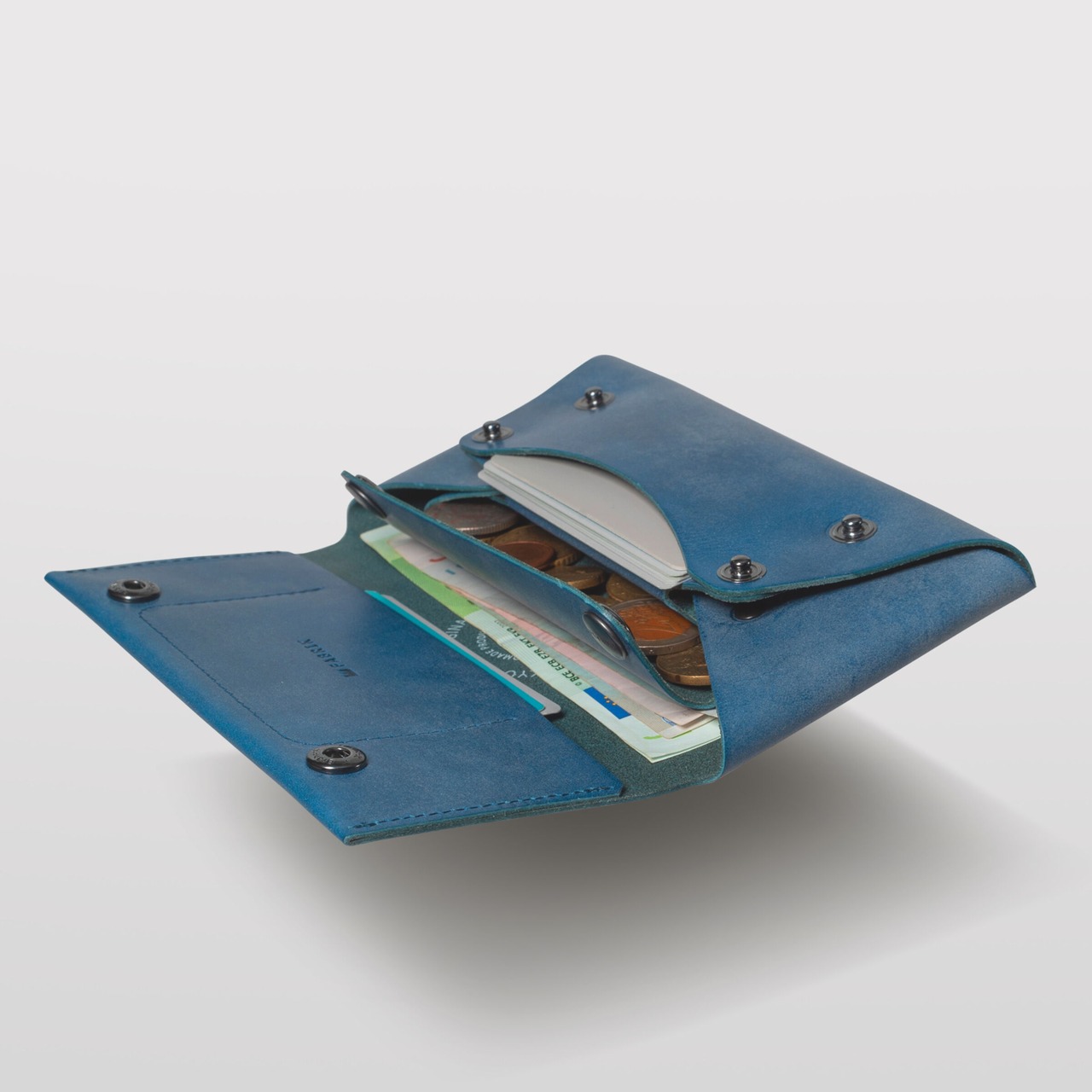 コンパクト設計の長財布　LONG WALLET / BLUE