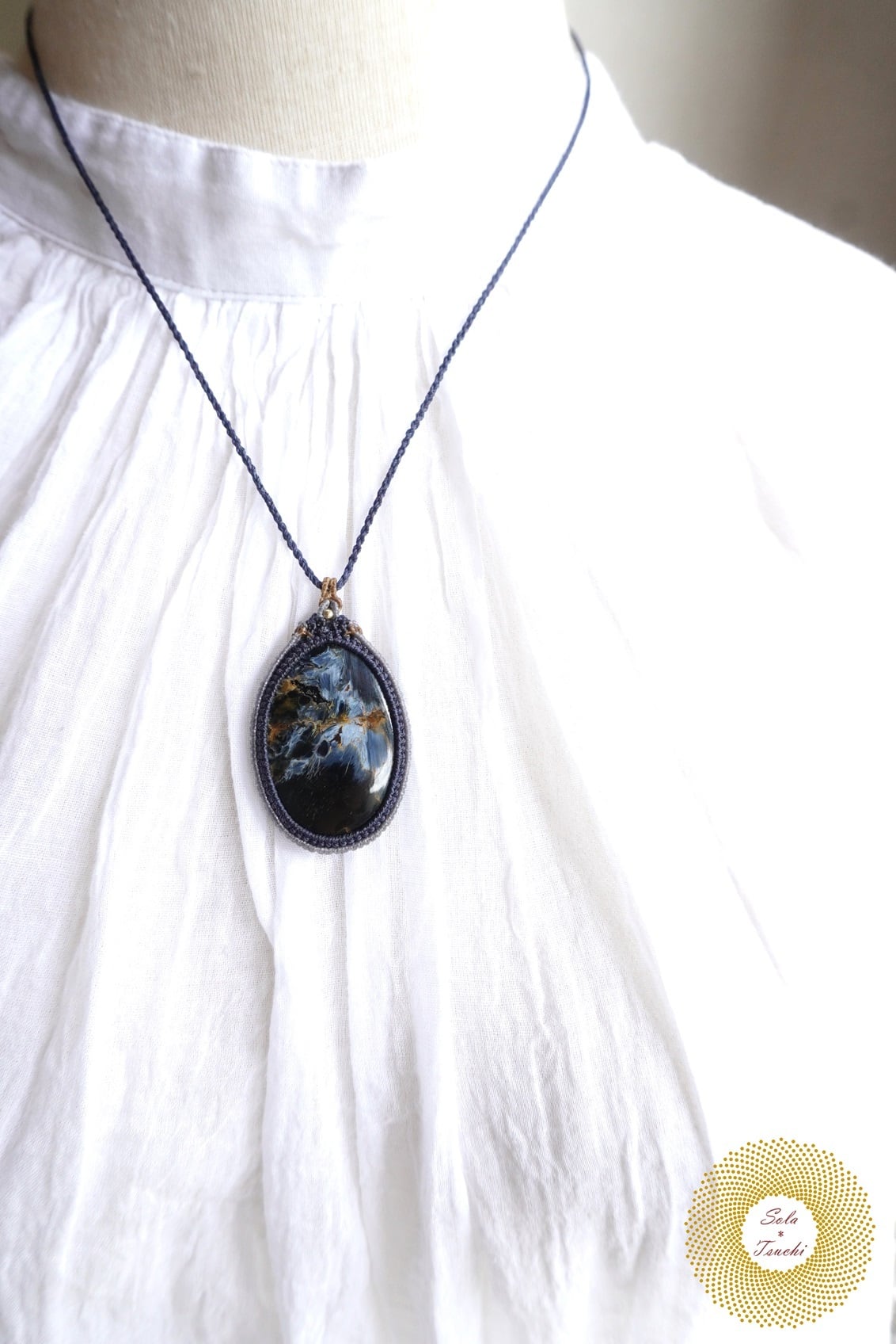 ワックスコード）ピーターサイトのマクラメ編みペンダント