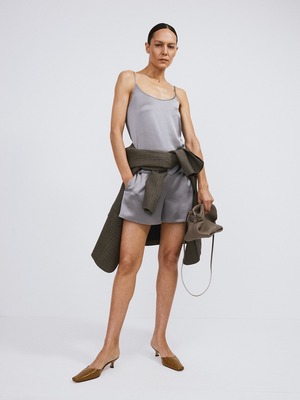 [RECTO][WOMEN] SATIN BACK BANDING SHORTS (STONE GREY) 正規品 韓国ブランド 韓国通販 韓国代行 韓国ファッション レクト ウーマン 日本 店舗