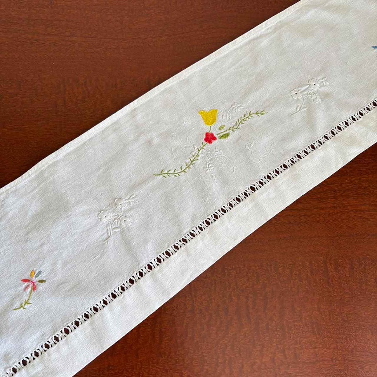 刺繍　棚飾り　白糸刺繍　色刺繍　ハンドメイドインテリア　野花　12clek23-2