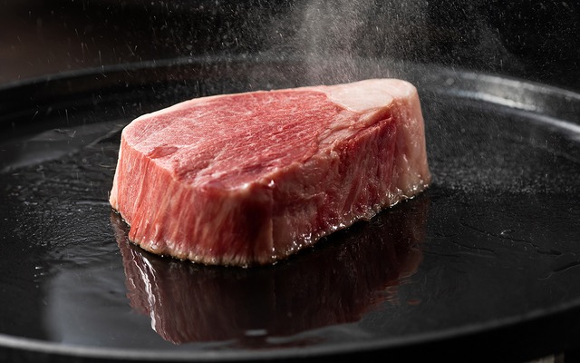 美味の極み：九州産国産牛ロースステーキ（200g x 4枚）