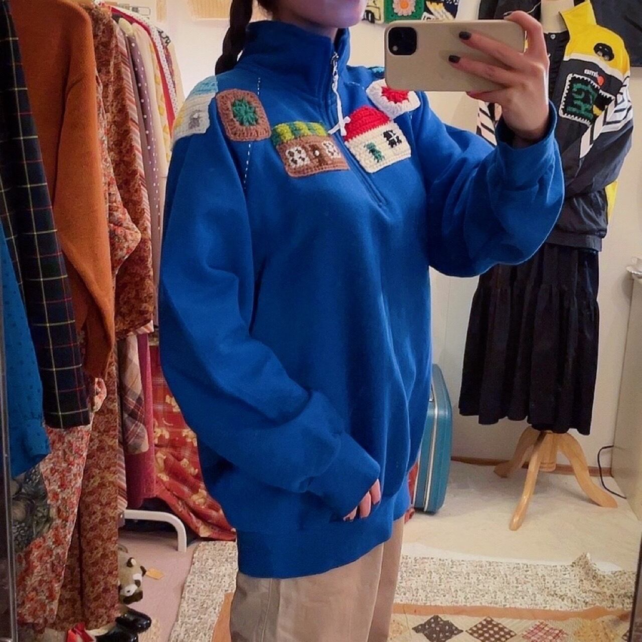 remake / house with the light on blue sweat