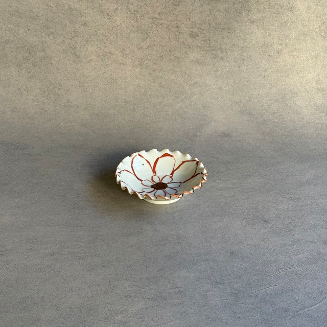中尾万作  赤絵花文輪花小皿
