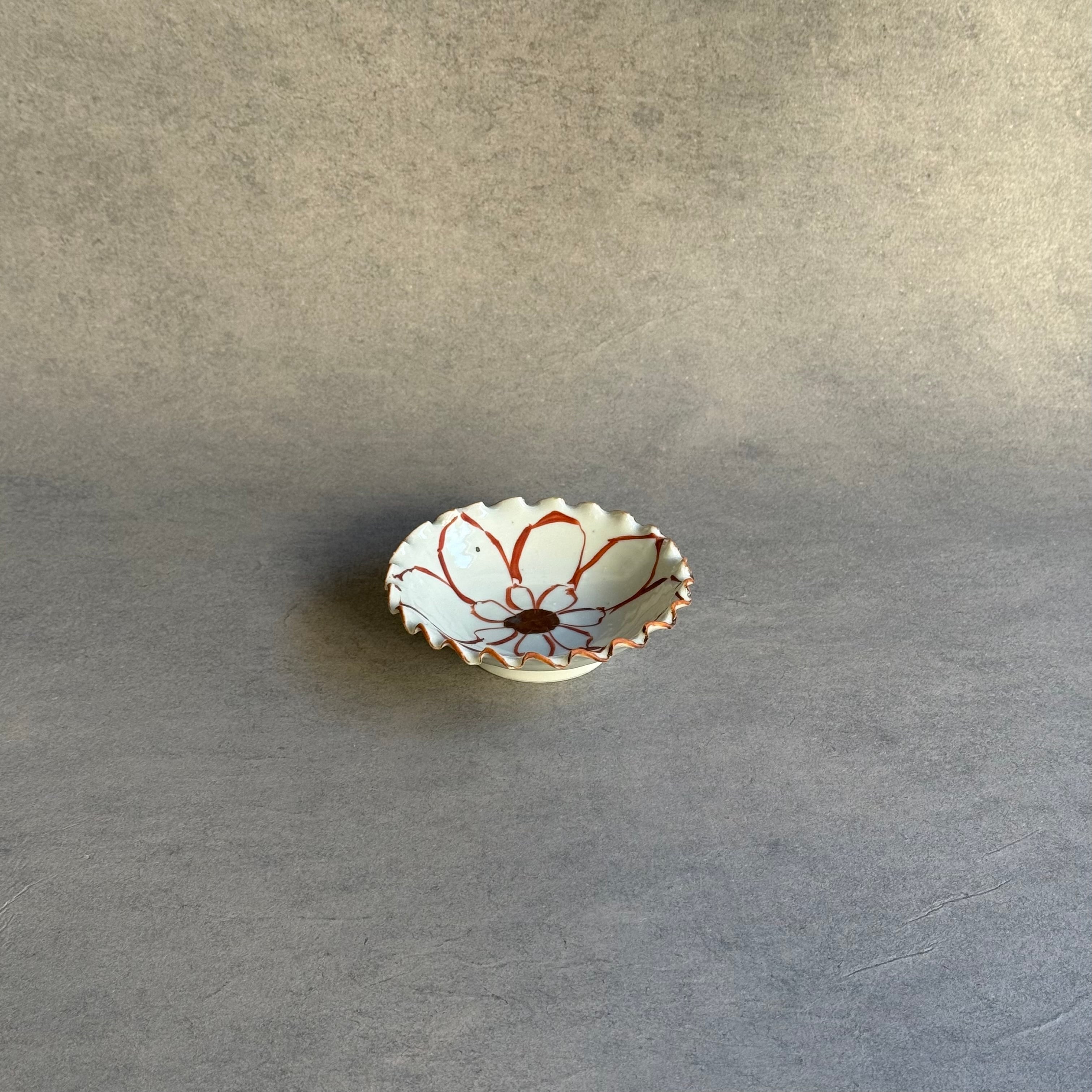 中尾万作 赤絵花文輪花小皿