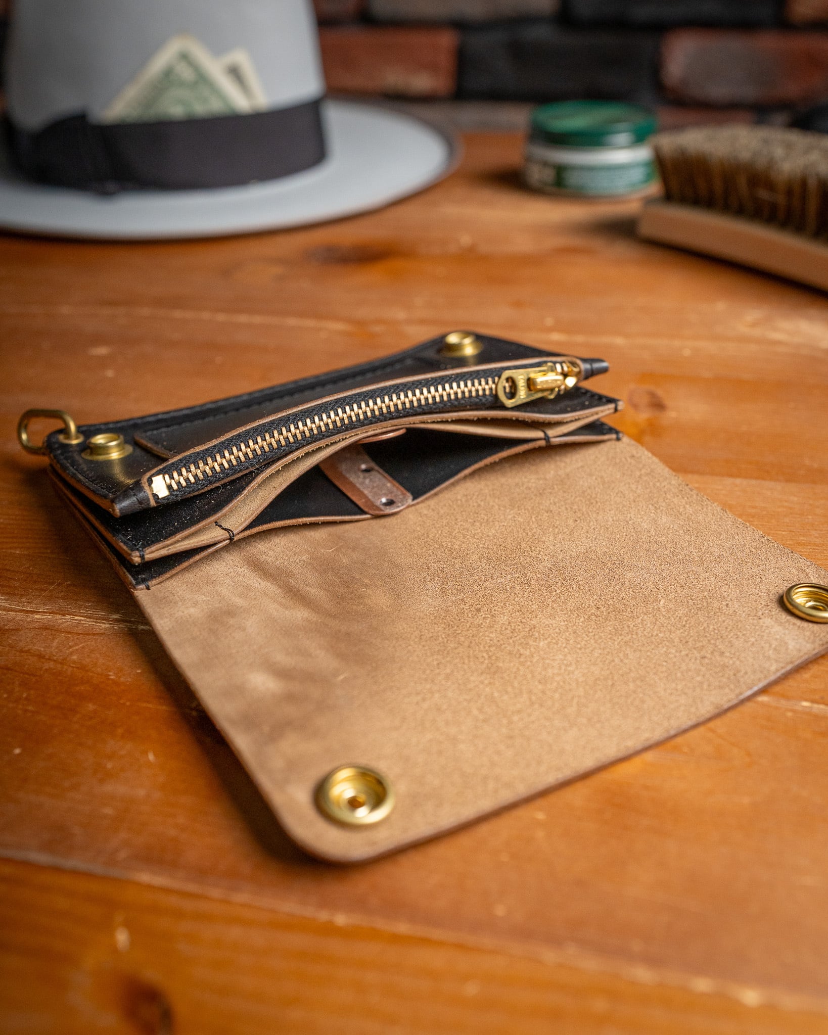 Additive and Line】Middle Tracker Wallet TWM-004 Maryam Horse Butt Additive and Line】Middle Tracker Wallet TWM-004 Maryam Horse Butt