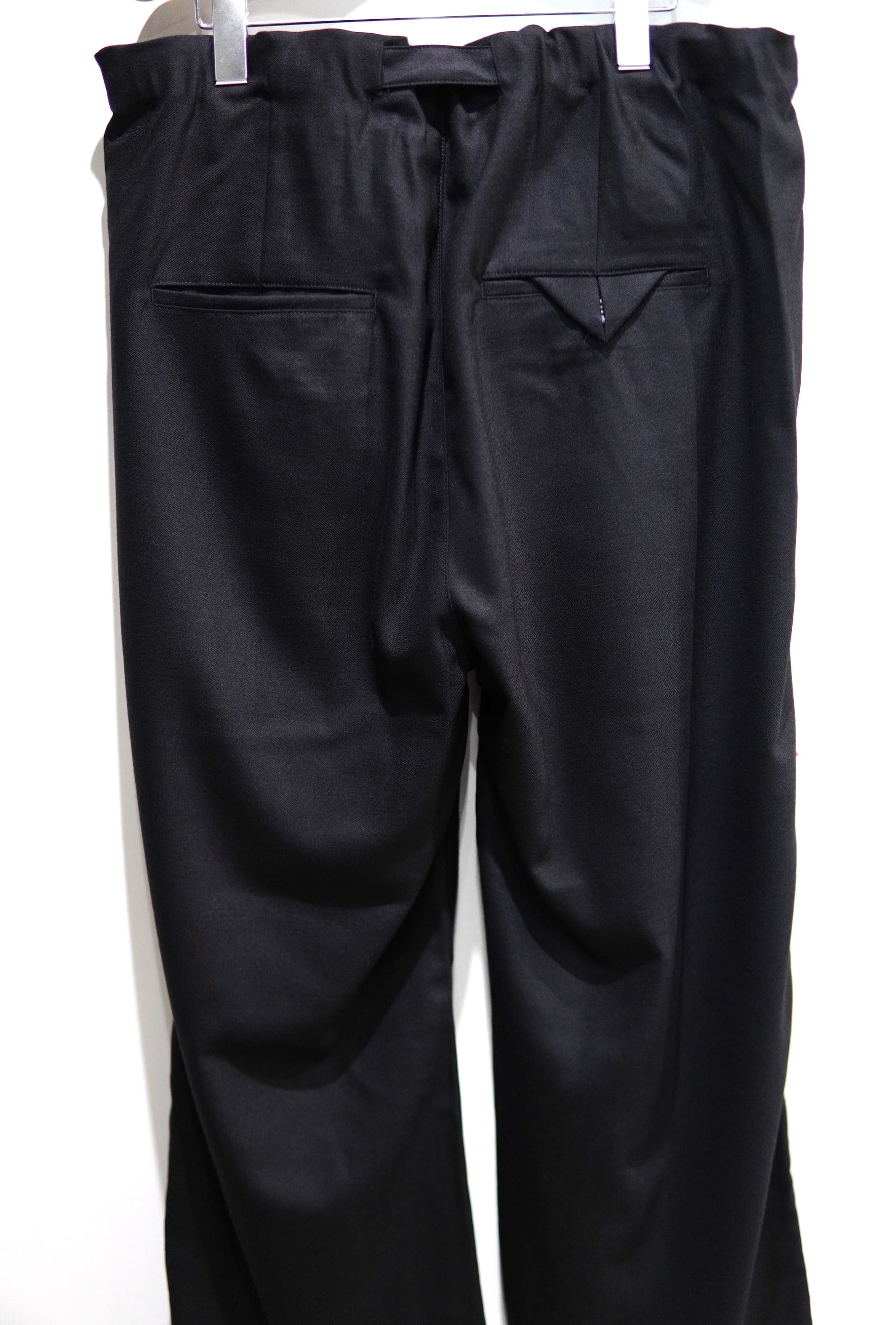 ANCELLM / WOOL SATIN BELT-LESS SLACKS / ANC-PT127 | POETRY