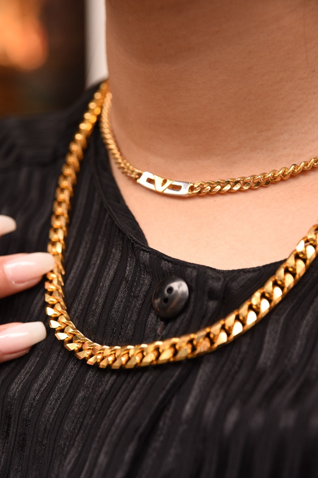 Valentino / vintage  gold chain neckless.